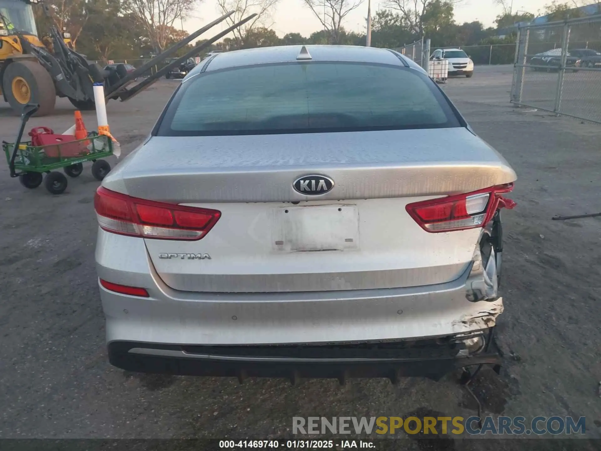 17 fotografías del automóvil dañado 5XXGT4L39KG363028 KIA OPTIMA 2019