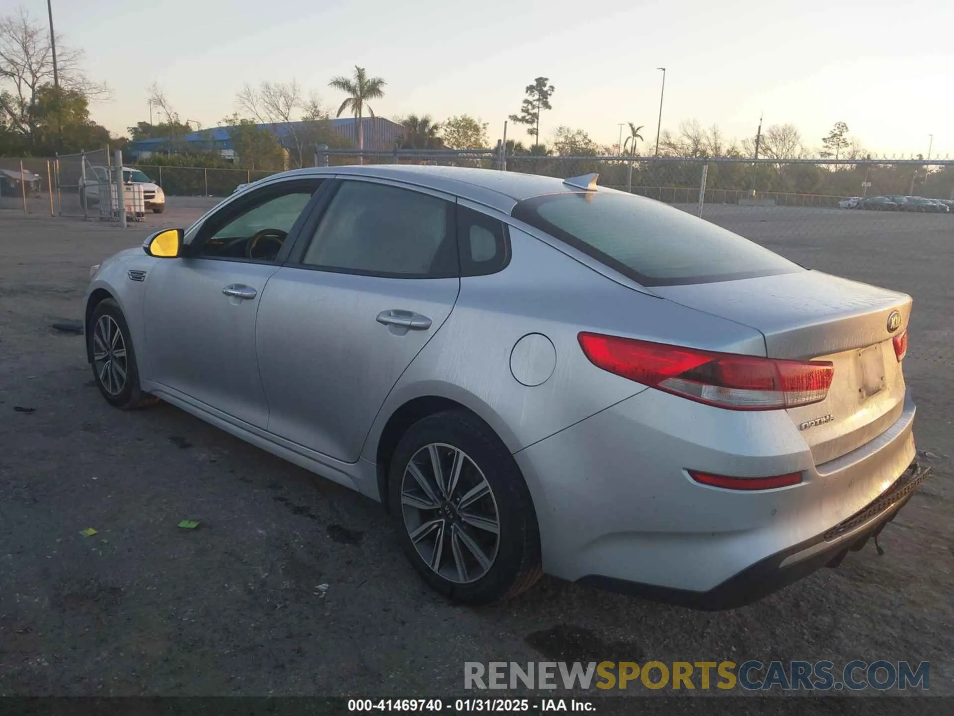 3 fotografías del automóvil dañado 5XXGT4L39KG363028 KIA OPTIMA 2019