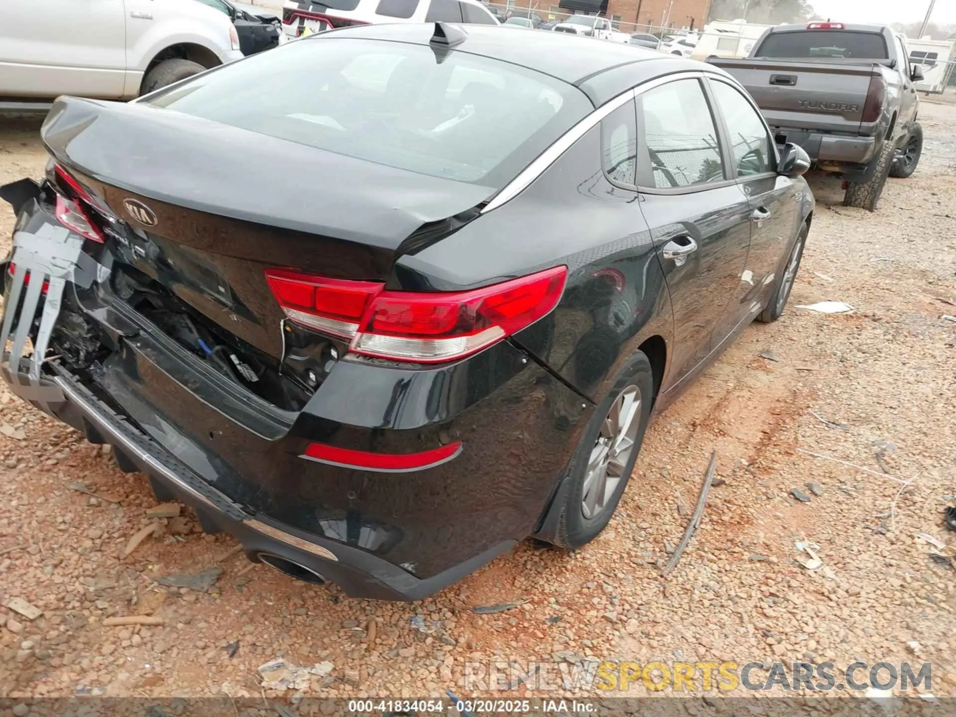 4 fotografías del automóvil dañado 5XXGT4L39KG374112 KIA OPTIMA 2019