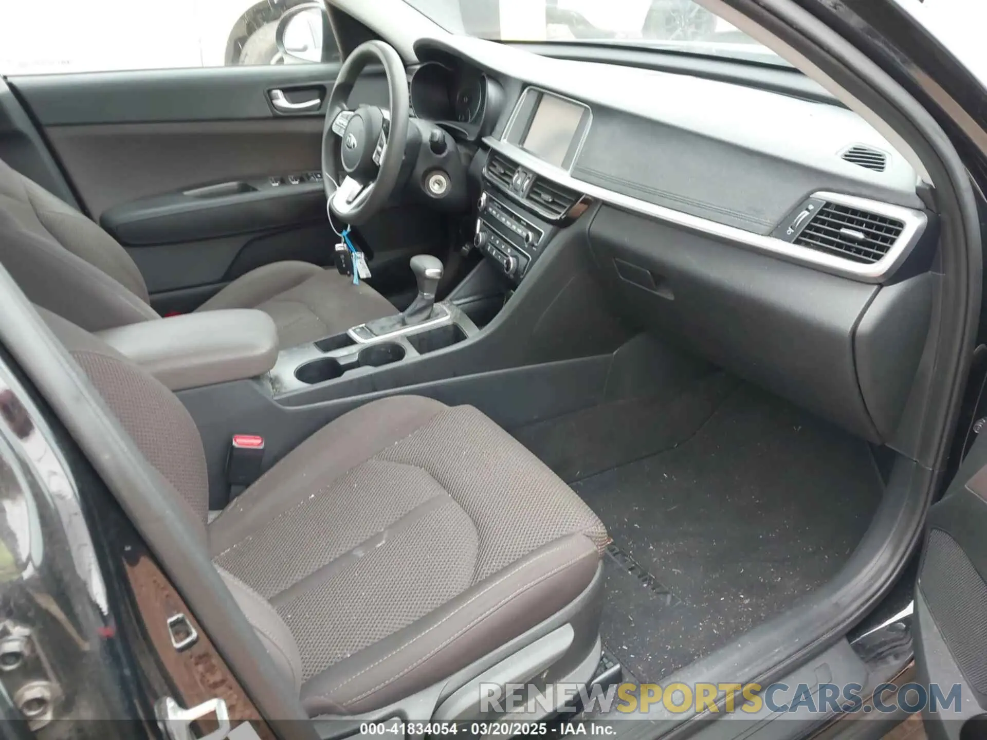 5 fotografías del automóvil dañado 5XXGT4L39KG374112 KIA OPTIMA 2019