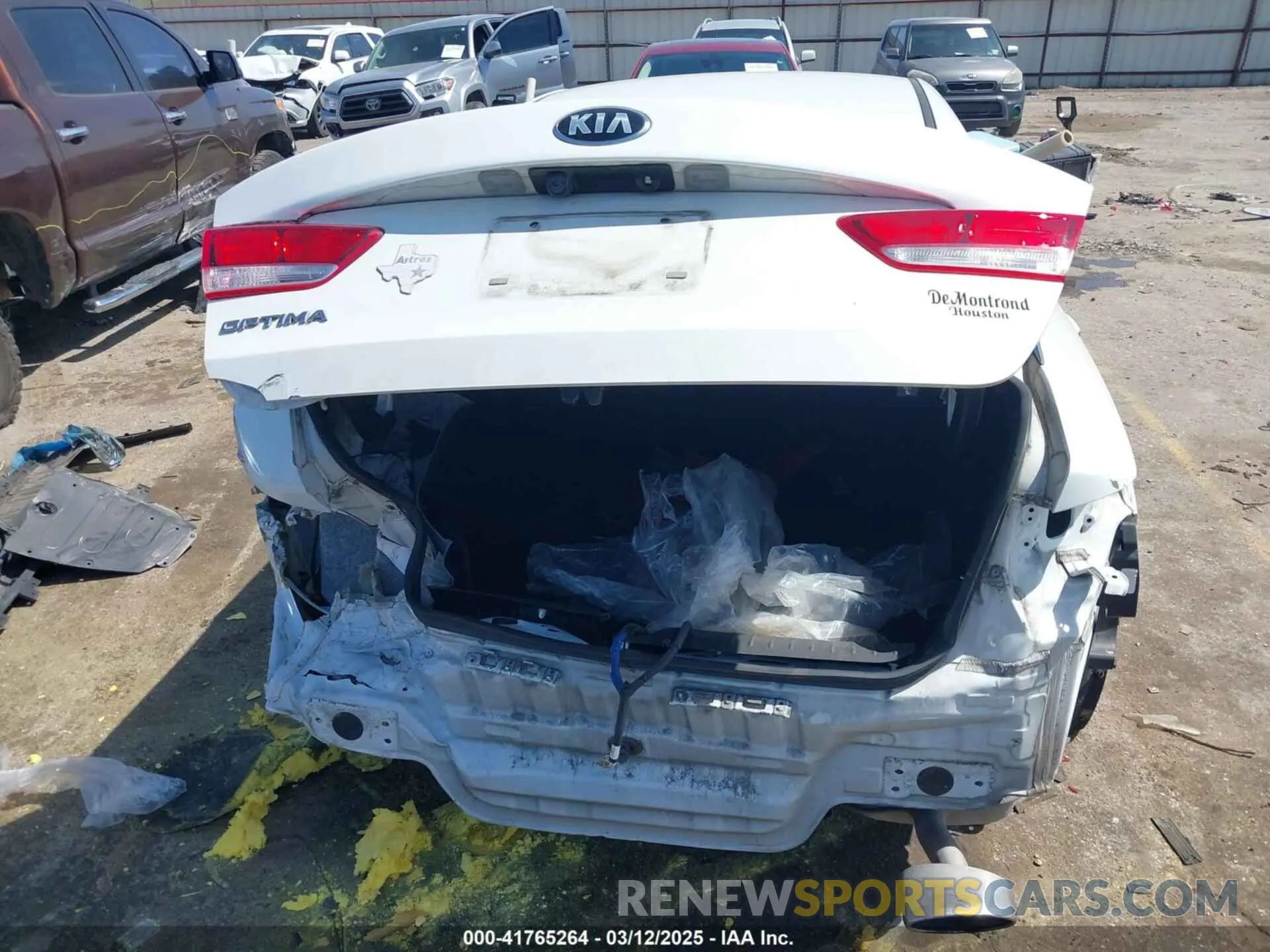 18 fotografías del automóvil dañado 5XXGT4L39KG374935 KIA OPTIMA 2019