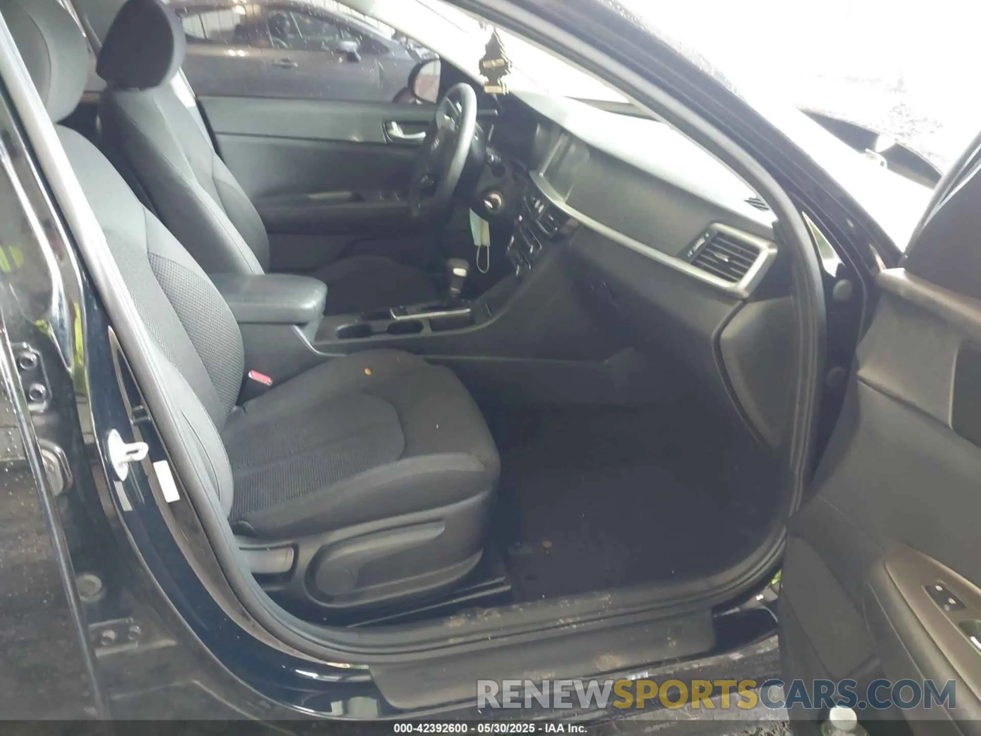5 fotografías del automóvil dañado 5XXGT4L3XKG279266 KIA OPTIMA 2019