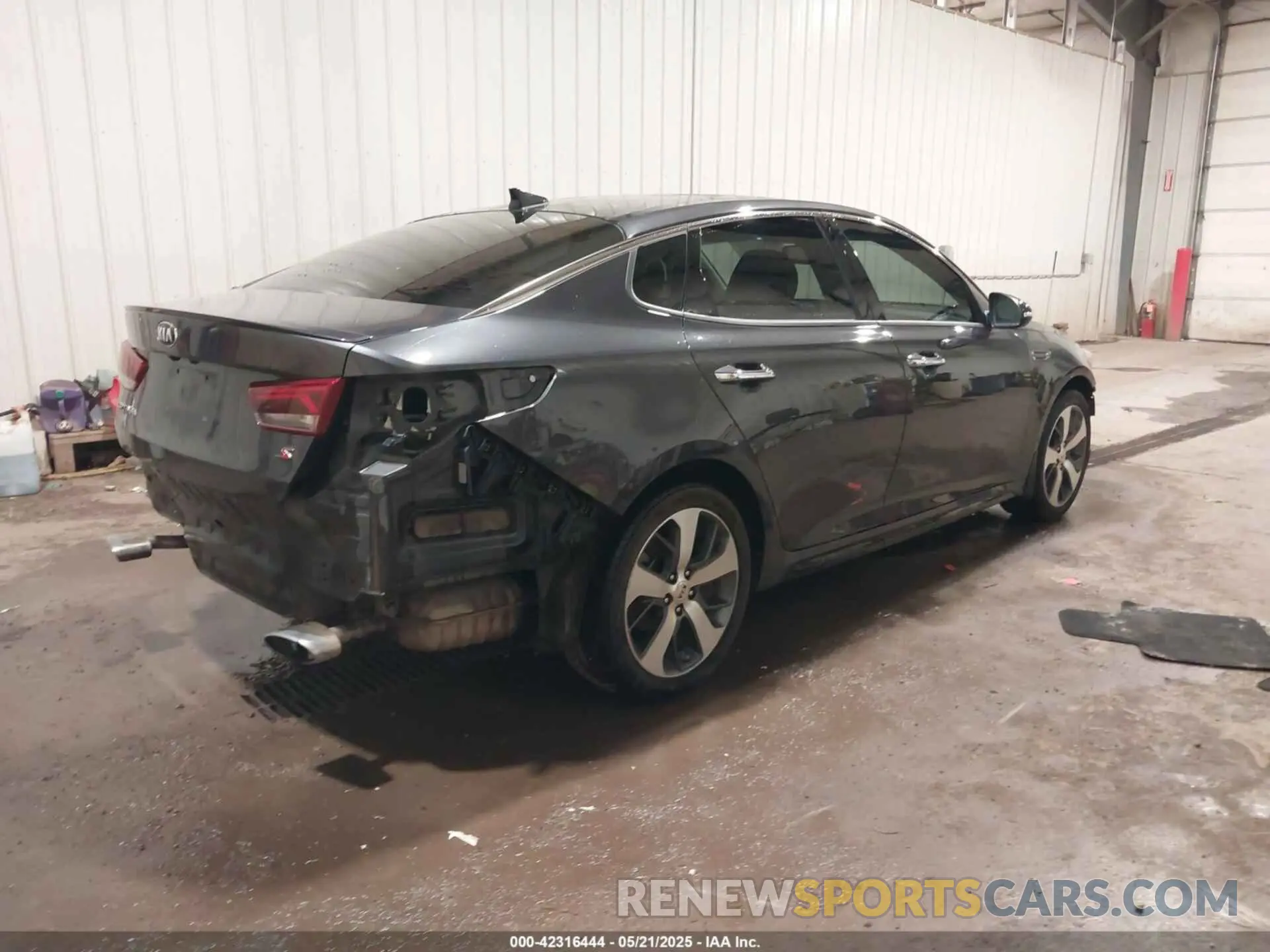 4 fotografías del automóvil dañado 5XXGT4L3XKG282555 KIA OPTIMA 2019
