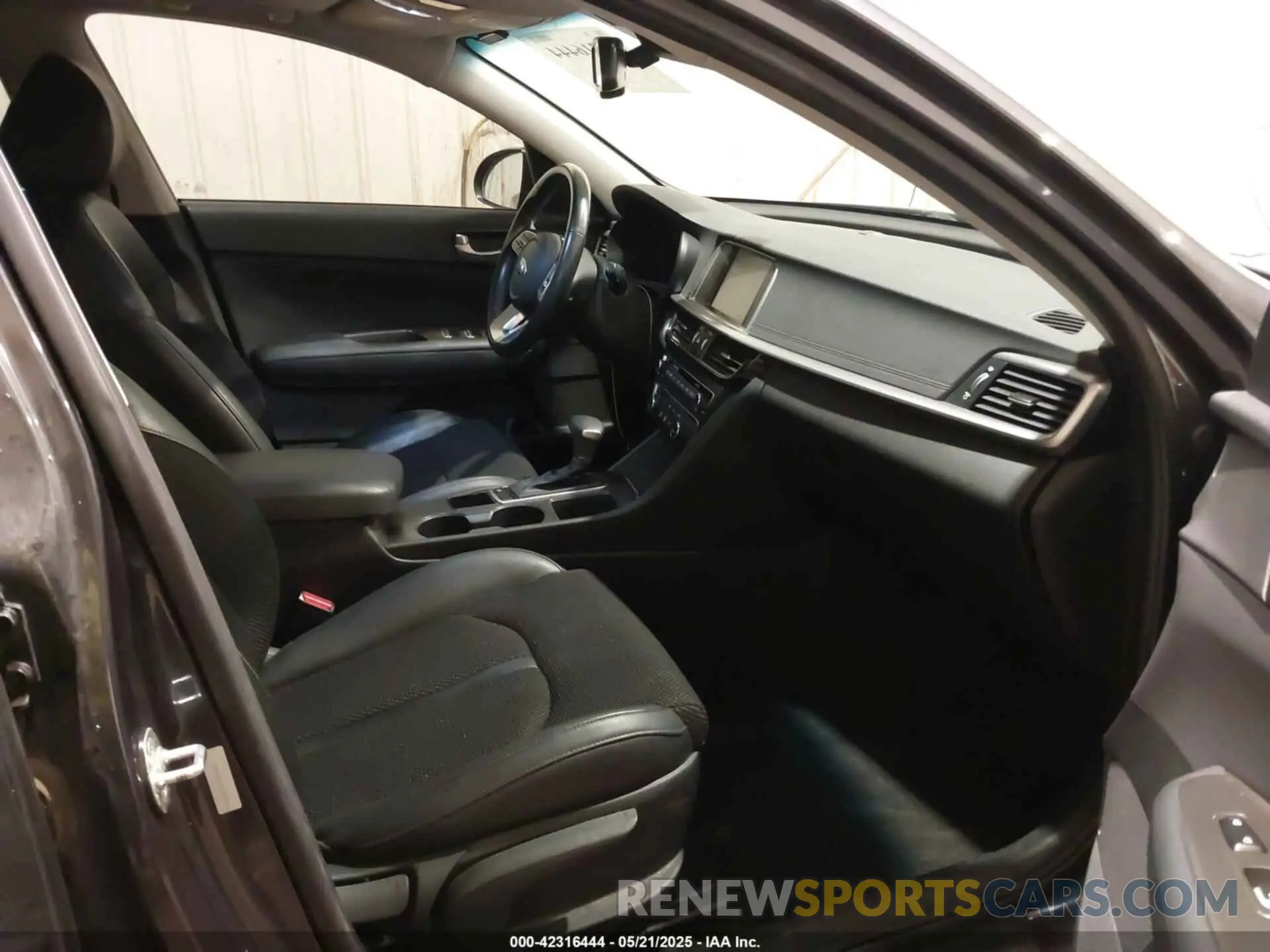 5 fotografías del automóvil dañado 5XXGT4L3XKG282555 KIA OPTIMA 2019