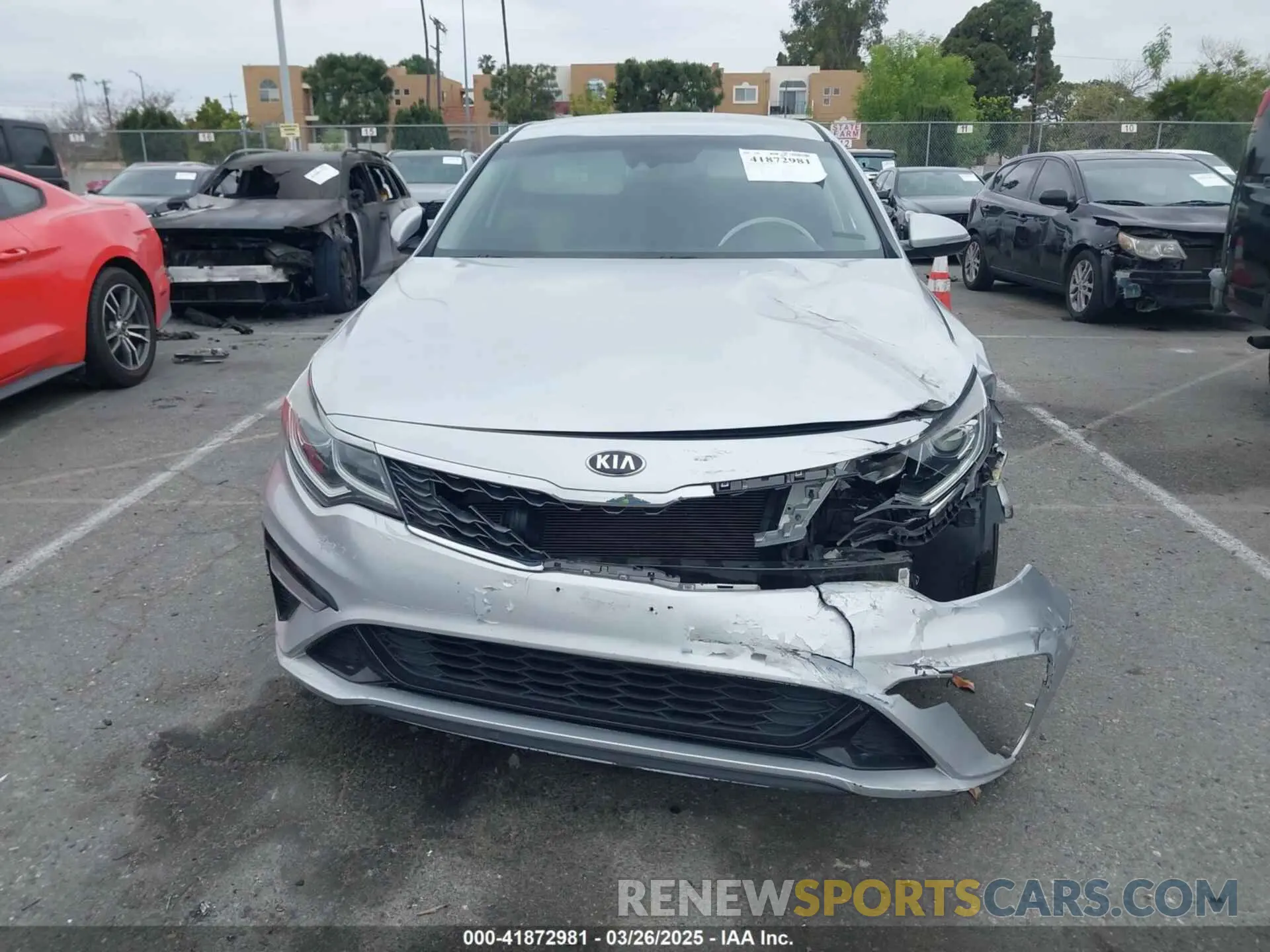 12 fotografías del automóvil dañado 5XXGT4L3XKG285486 KIA OPTIMA 2019