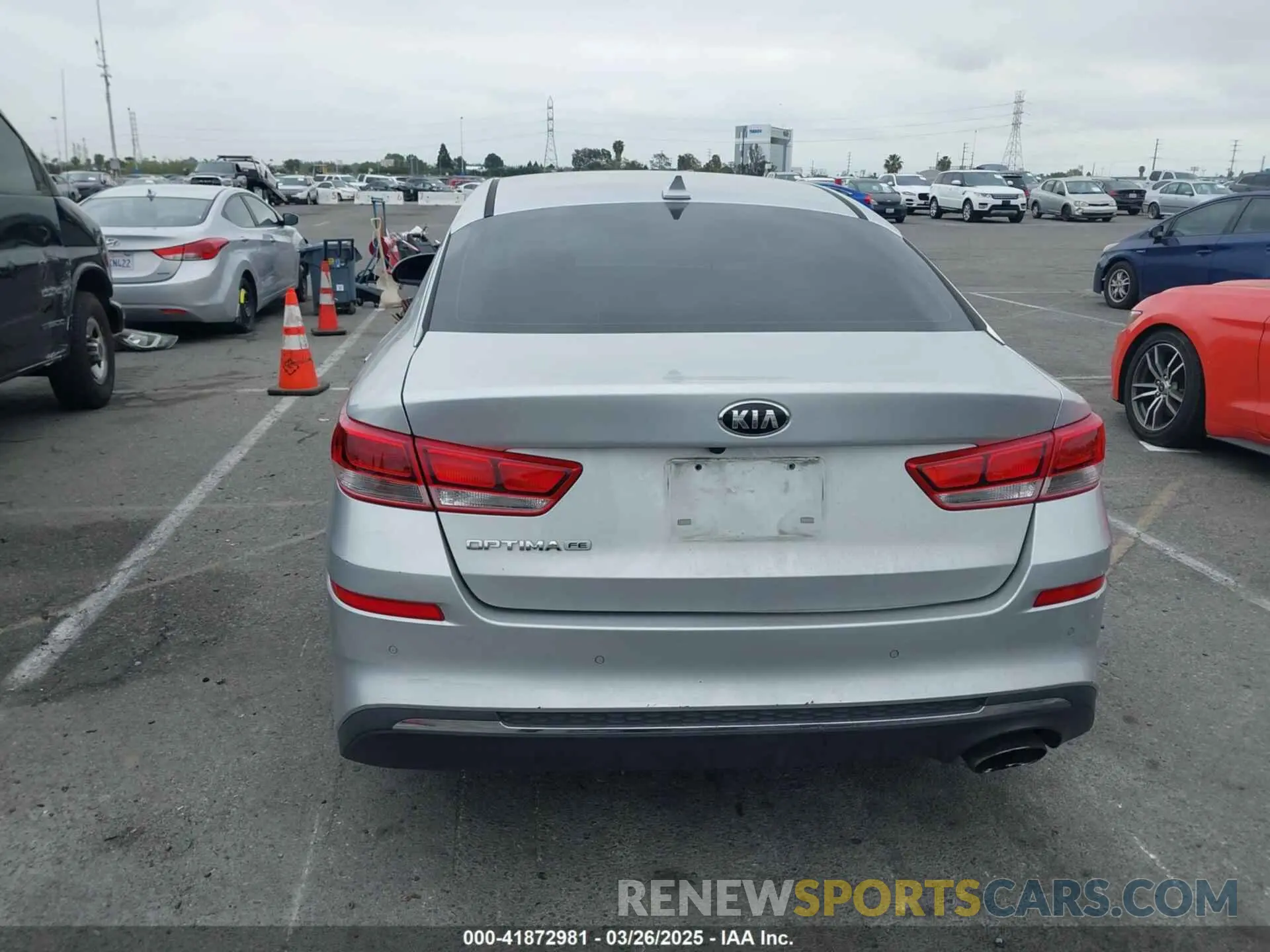 16 fotografías del automóvil dañado 5XXGT4L3XKG285486 KIA OPTIMA 2019