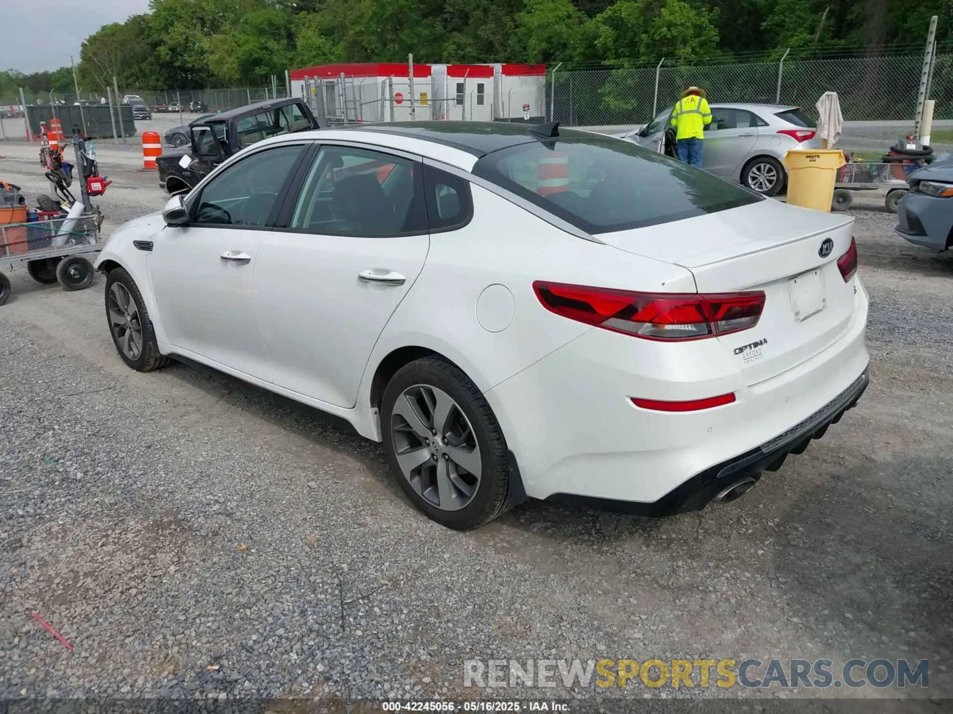 3 fotografías del automóvil dañado 5XXGT4L3XKG294267 KIA OPTIMA 2019