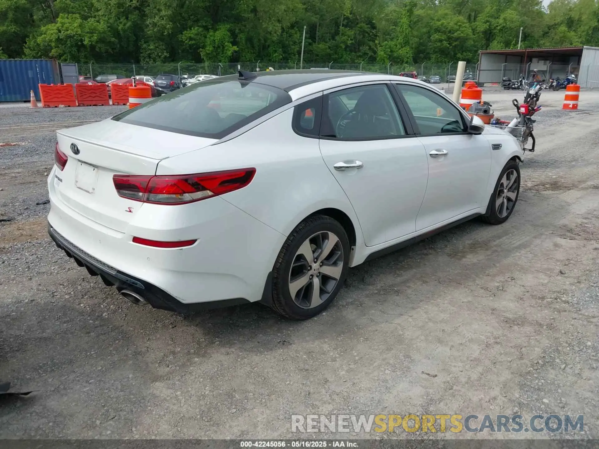 4 fotografías del automóvil dañado 5XXGT4L3XKG294267 KIA OPTIMA 2019