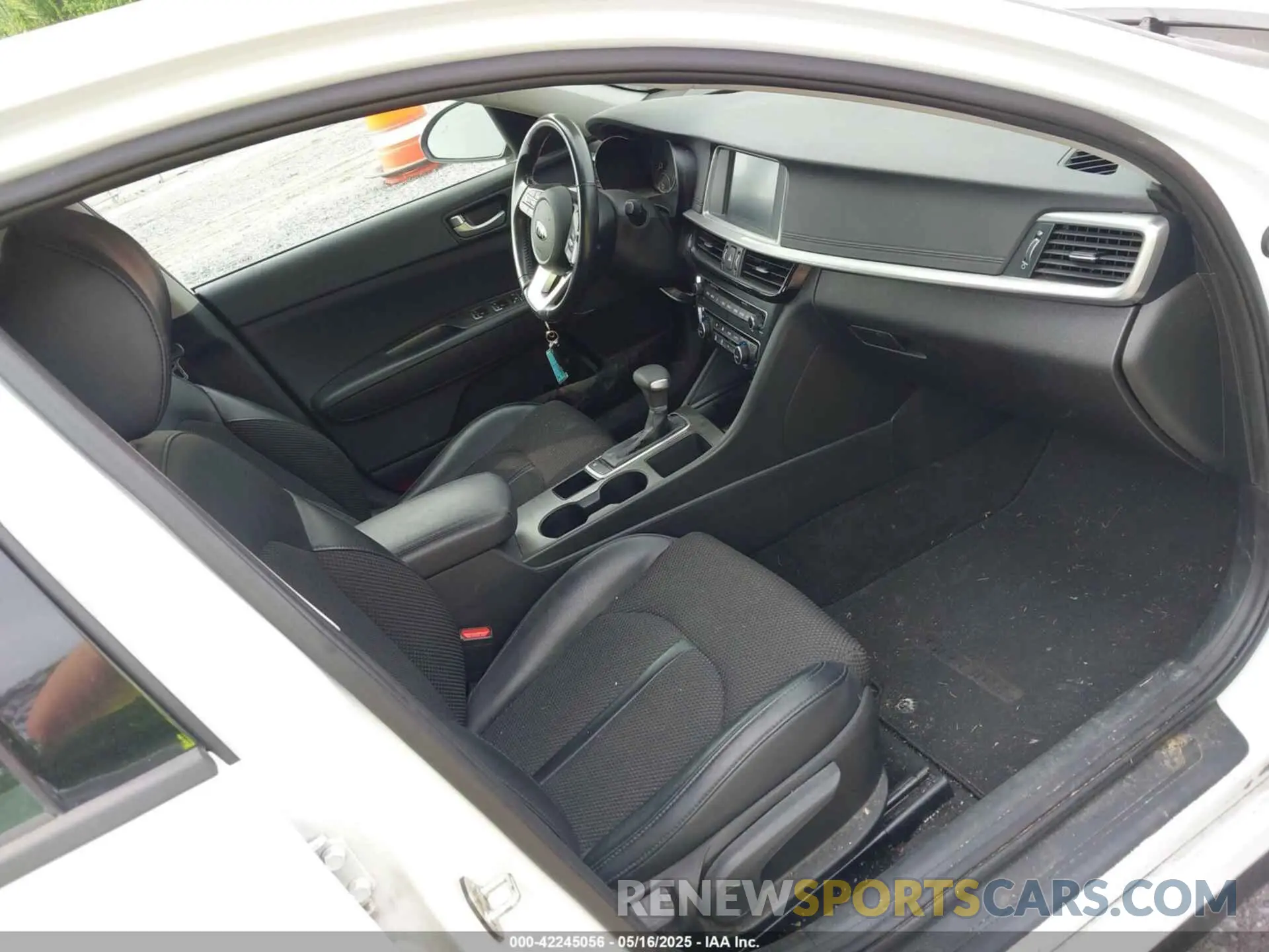 5 fotografías del automóvil dañado 5XXGT4L3XKG294267 KIA OPTIMA 2019