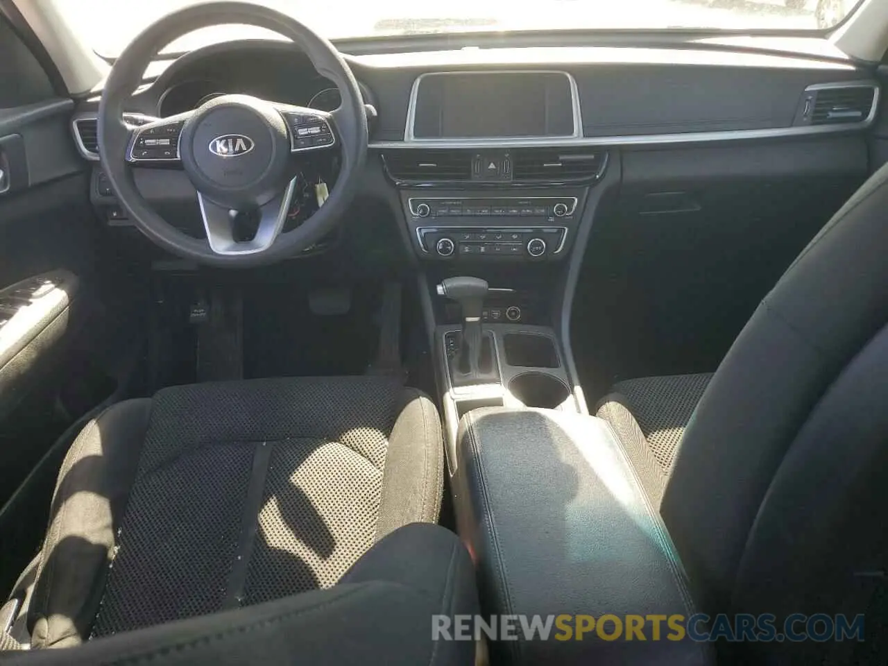 8 fotografías del automóvil dañado 5XXGT4L3XKG300293 KIA OPTIMA 2019