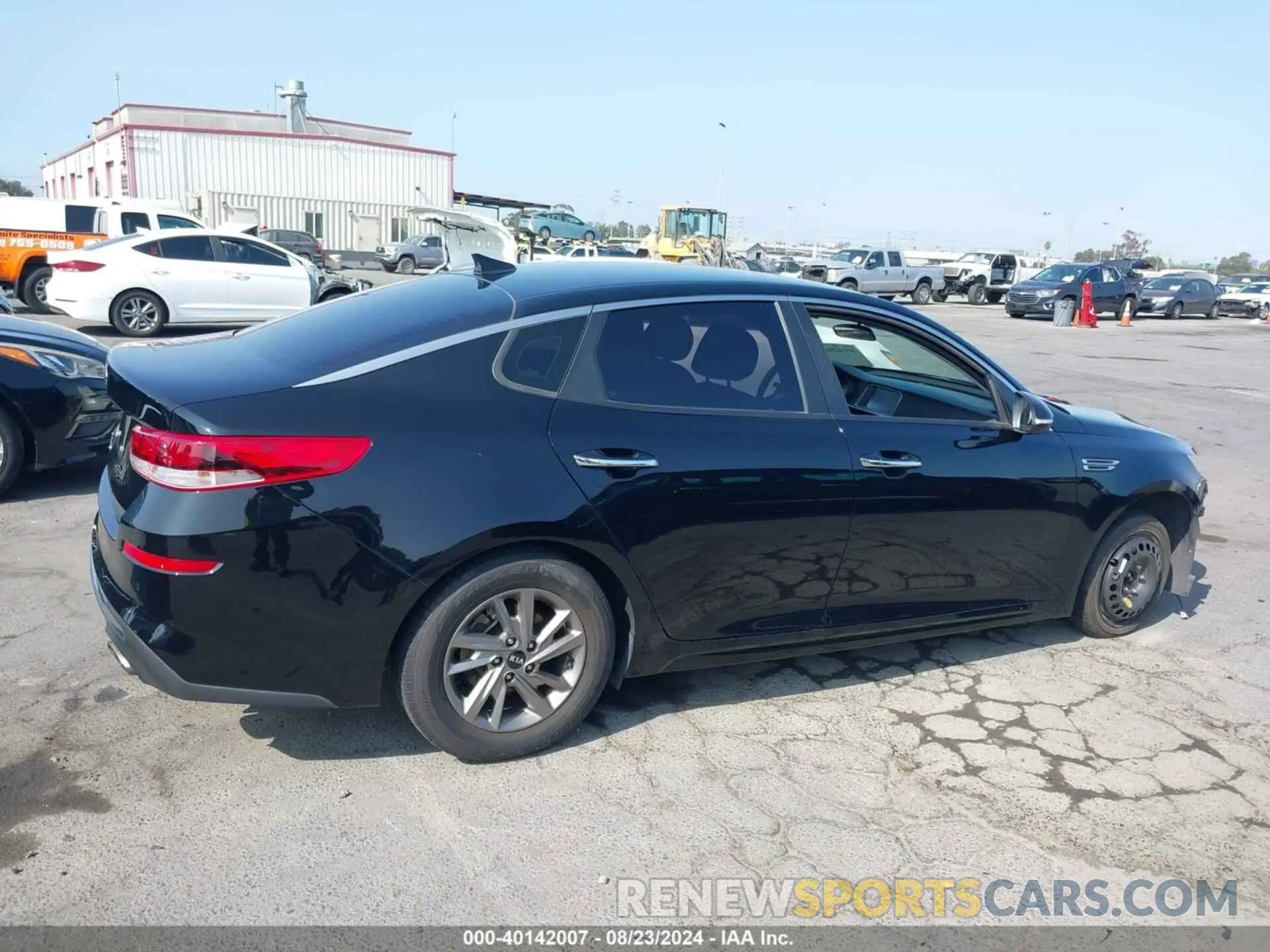 14 fotografías del automóvil dañado 5XXGT4L3XKG318051 KIA OPTIMA 2019