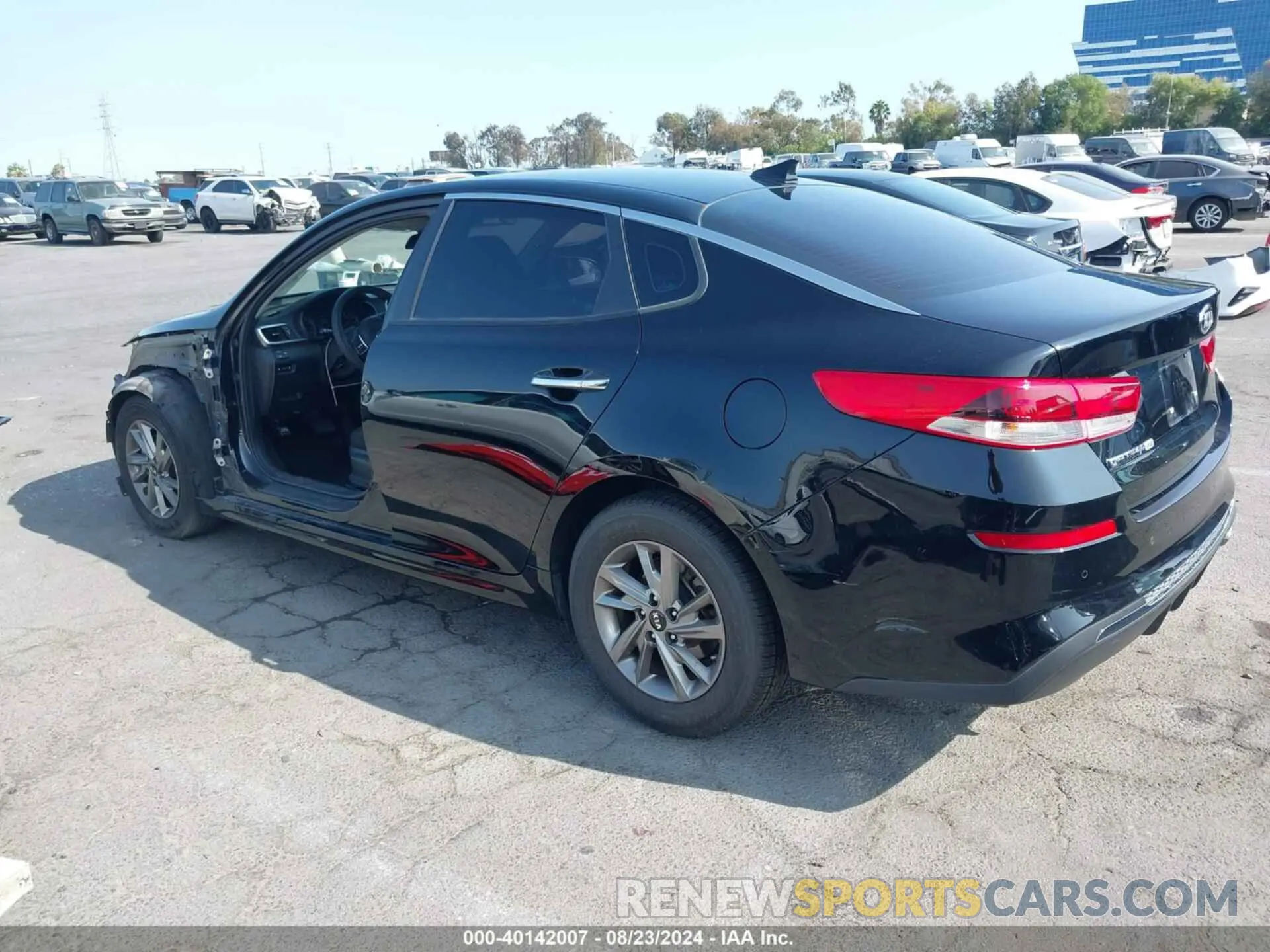 3 fotografías del automóvil dañado 5XXGT4L3XKG318051 KIA OPTIMA 2019