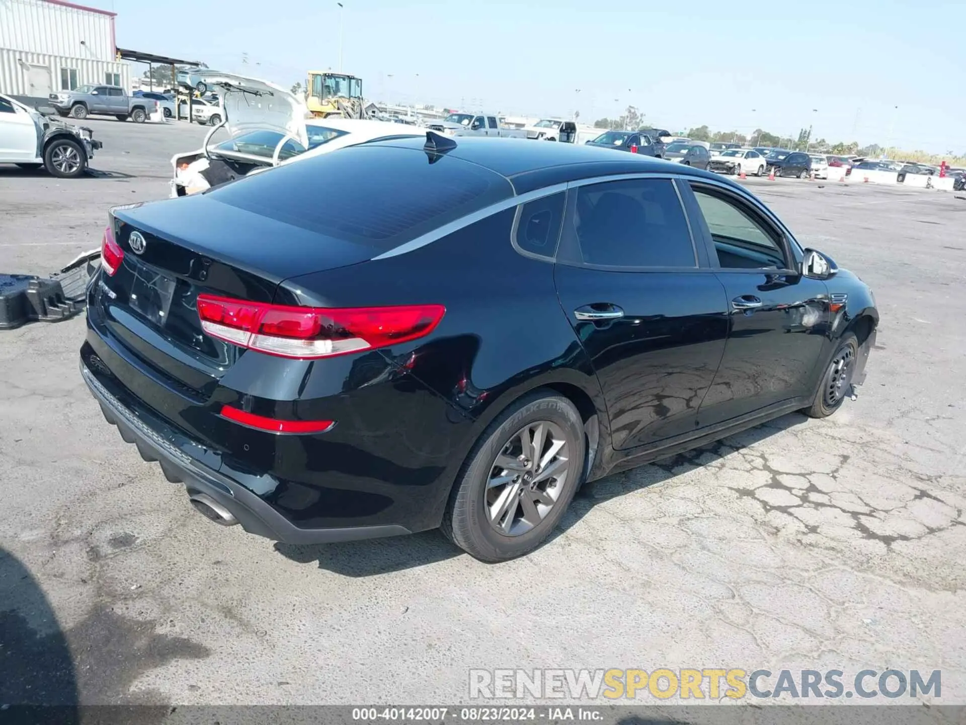 4 fotografías del automóvil dañado 5XXGT4L3XKG318051 KIA OPTIMA 2019
