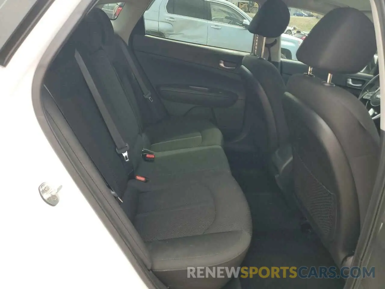 10 fotografías del automóvil dañado 5XXGT4L3XKG320057 KIA OPTIMA 2019