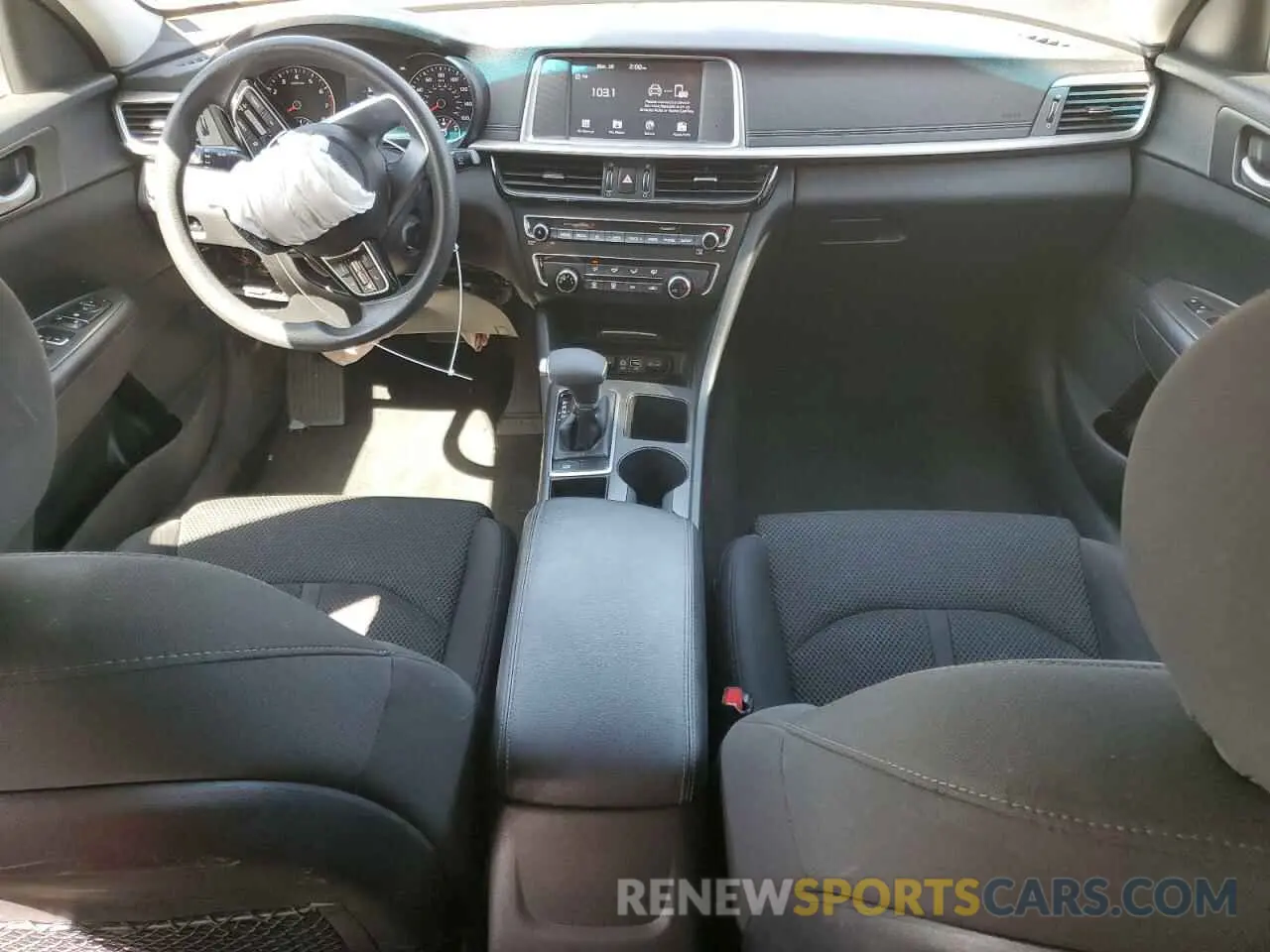 8 fotografías del automóvil dañado 5XXGT4L3XKG326165 KIA OPTIMA 2019