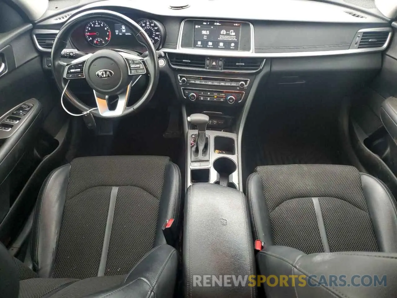 8 fotografías del automóvil dañado 5XXGT4L3XKG326389 KIA OPTIMA 2019