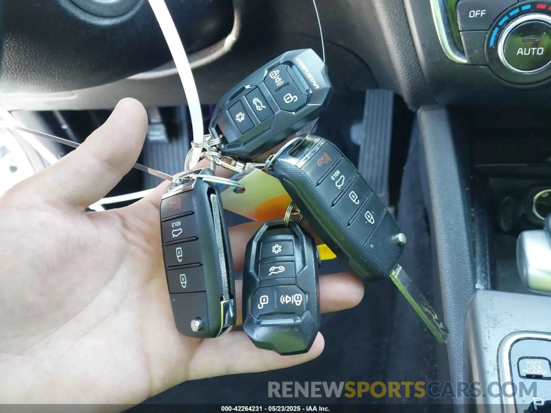 11 fotografías del automóvil dañado 5XXGT4L3XKG339594 KIA OPTIMA 2019