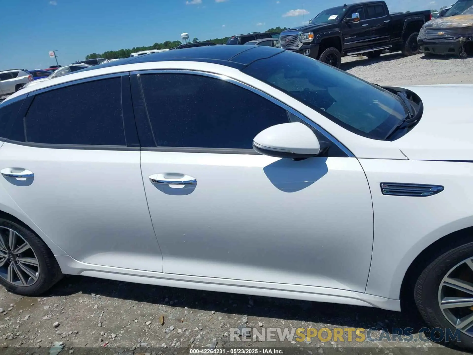 13 fotografías del automóvil dañado 5XXGT4L3XKG339594 KIA OPTIMA 2019