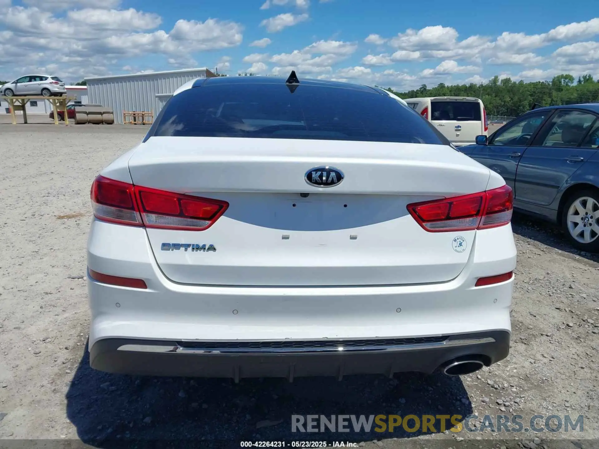16 fotografías del automóvil dañado 5XXGT4L3XKG339594 KIA OPTIMA 2019