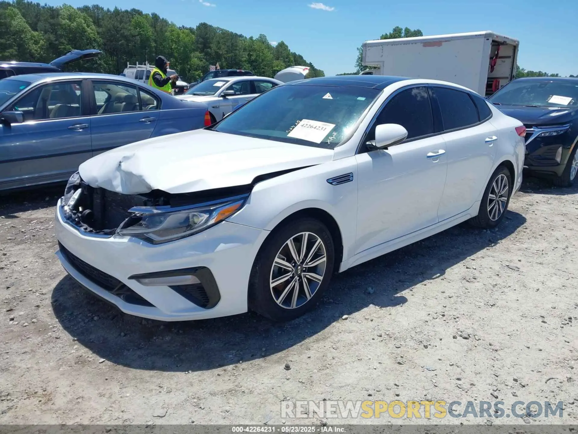 2 fotografías del automóvil dañado 5XXGT4L3XKG339594 KIA OPTIMA 2019
