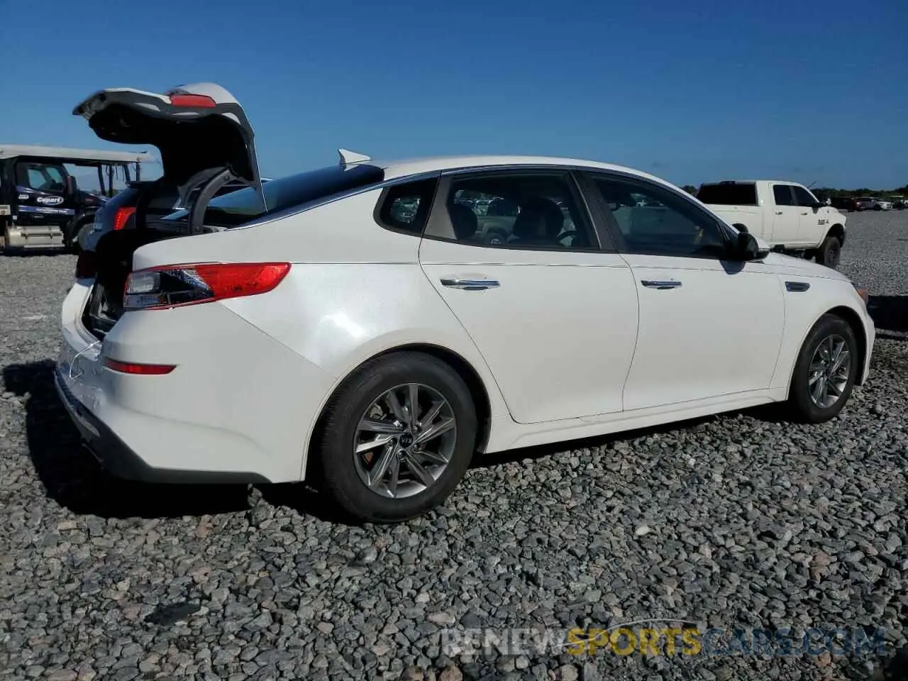 3 fotografías del automóvil dañado 5XXGT4L3XKG345072 KIA OPTIMA 2019