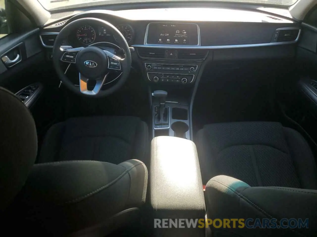 8 fotografías del automóvil dañado 5XXGT4L3XKG346769 KIA OPTIMA 2019