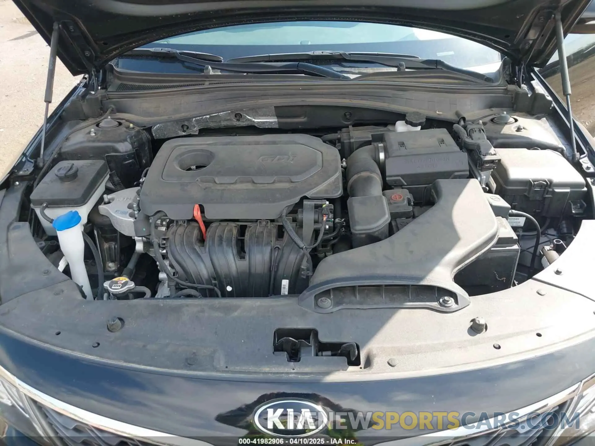 10 fotografías del automóvil dañado 5XXGT4L3XKG349221 KIA OPTIMA 2019