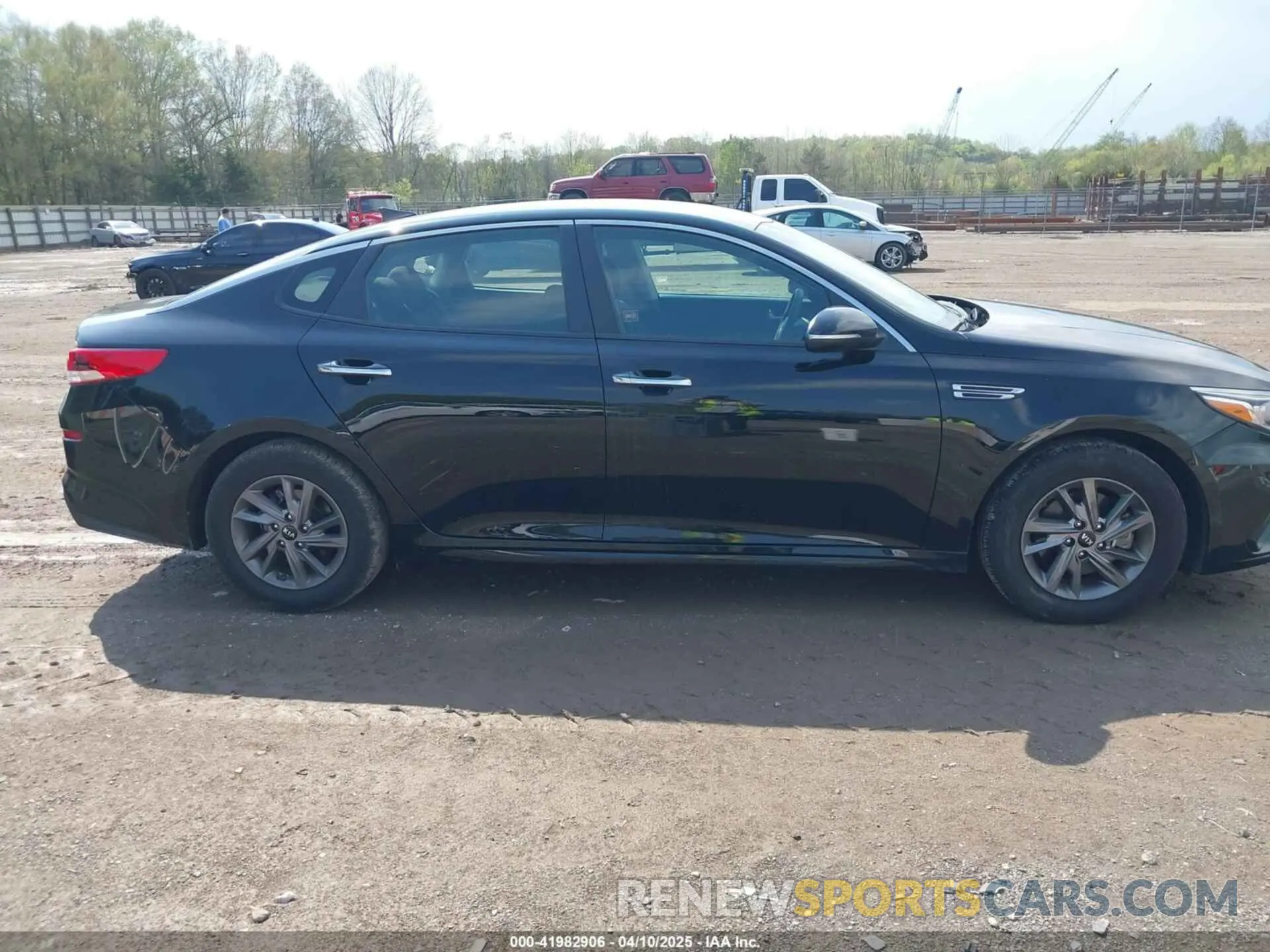 13 fotografías del automóvil dañado 5XXGT4L3XKG349221 KIA OPTIMA 2019