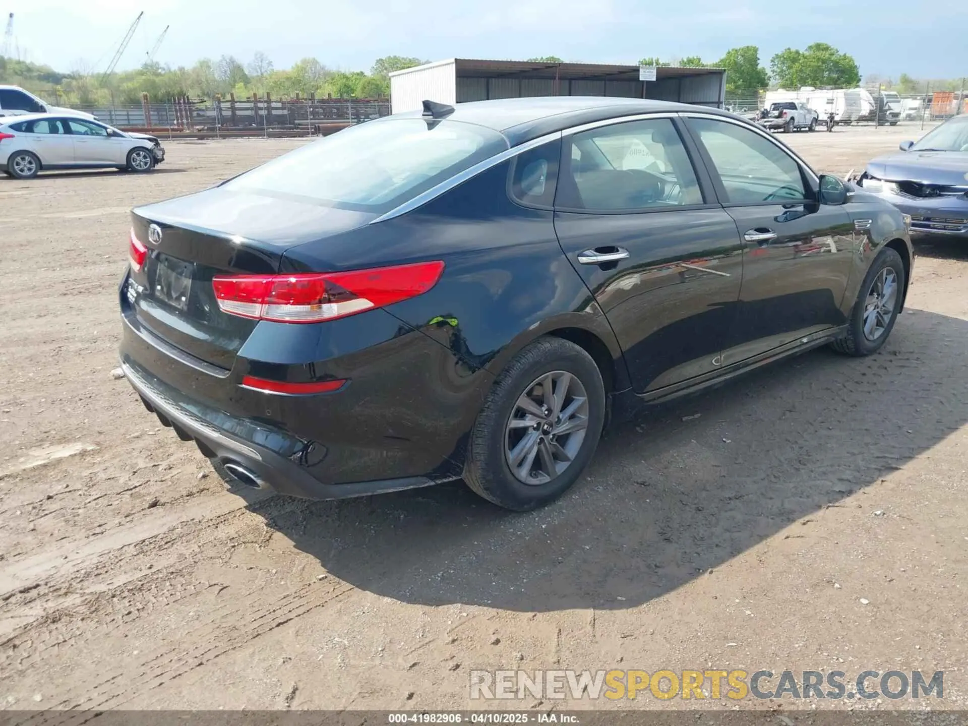 4 fotografías del automóvil dañado 5XXGT4L3XKG349221 KIA OPTIMA 2019
