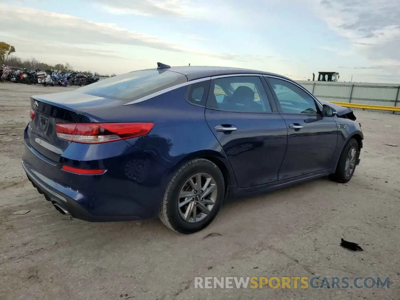 3 fotografías del automóvil dañado 5XXGT4L3XKG350921 KIA OPTIMA 2019