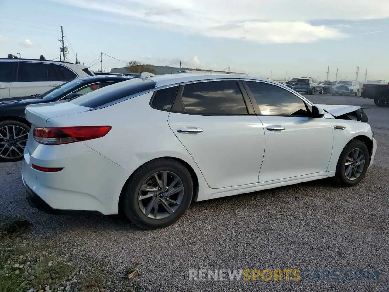 2 fotografías del automóvil dañado 5XXGT4L3XKG357352 KIA OPTIMA 2019