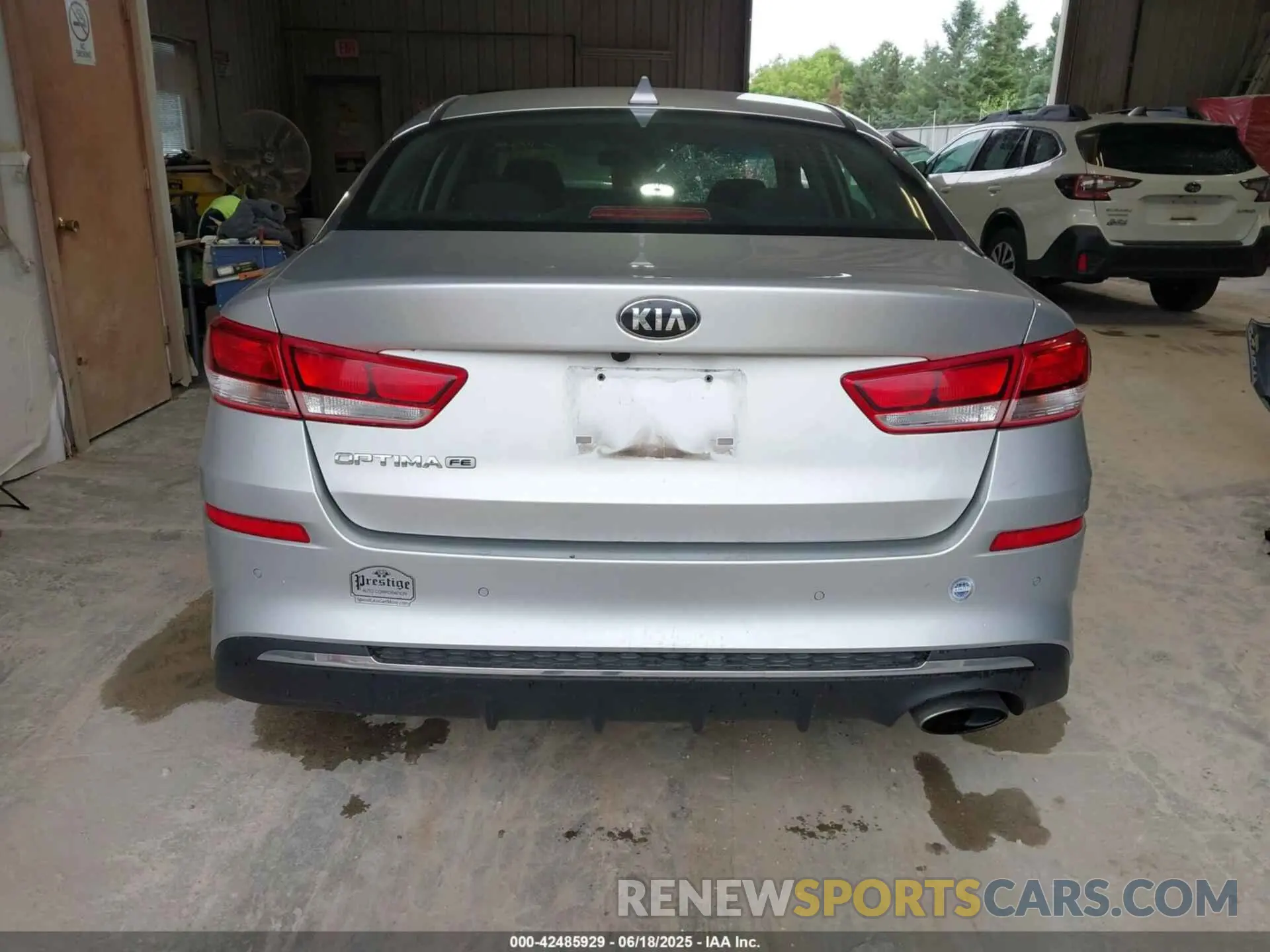 17 fotografías del automóvil dañado 5XXGT4L3XKG358341 KIA OPTIMA 2019