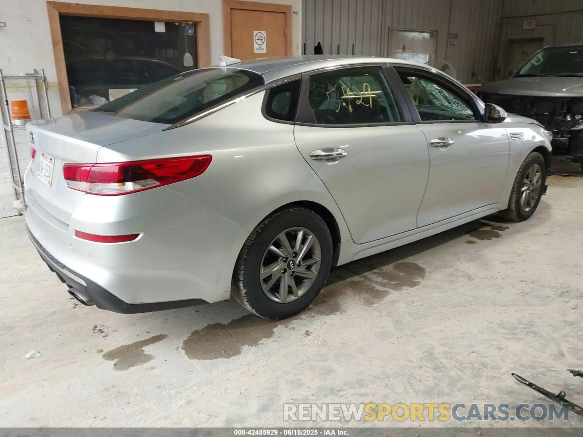 4 fotografías del automóvil dañado 5XXGT4L3XKG358341 KIA OPTIMA 2019