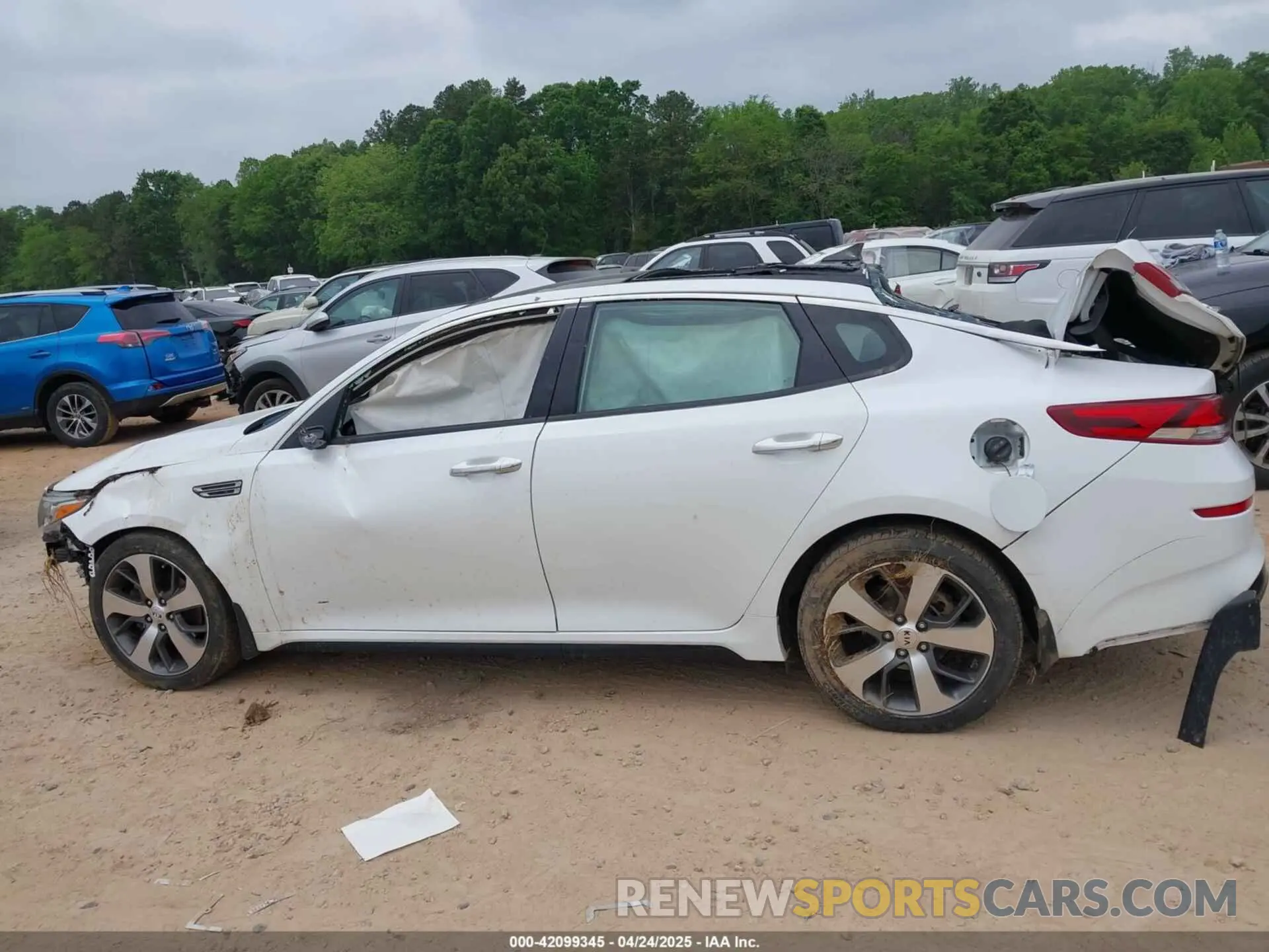 13 fotografías del automóvil dañado 5XXGT4L3XKG366276 KIA OPTIMA 2019