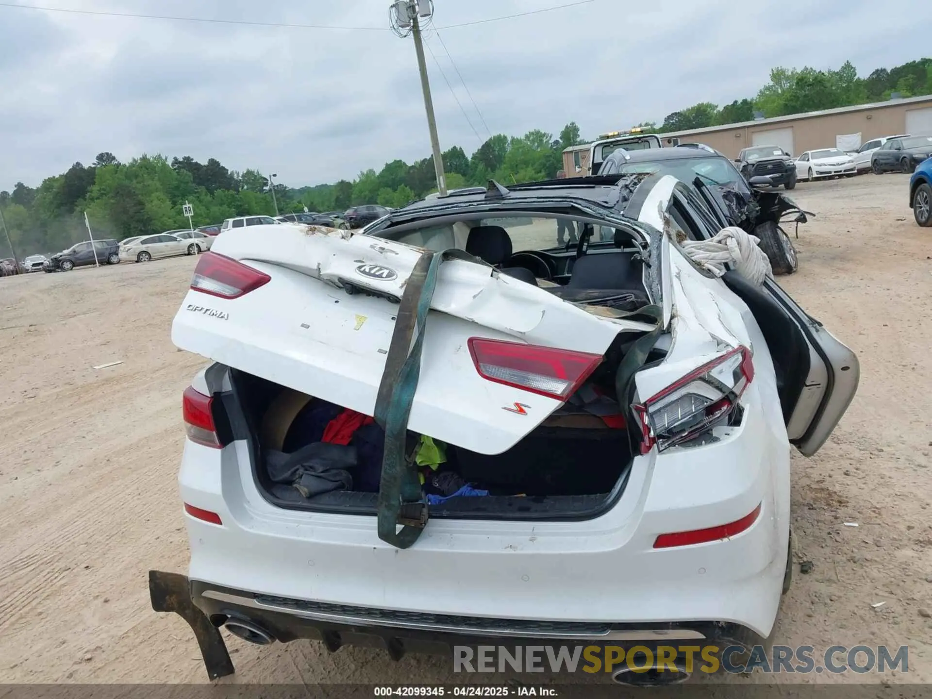 15 fotografías del automóvil dañado 5XXGT4L3XKG366276 KIA OPTIMA 2019