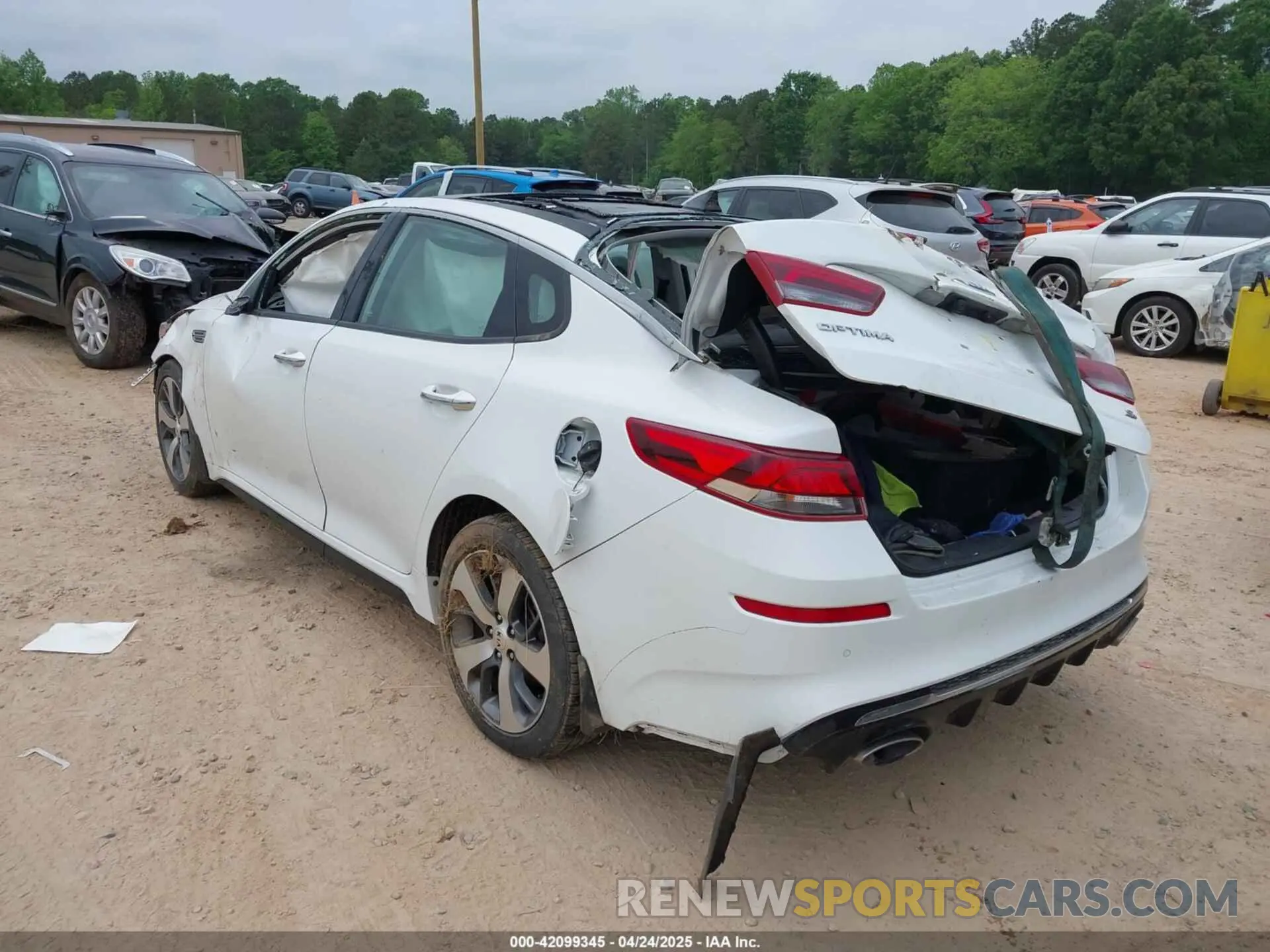 3 fotografías del automóvil dañado 5XXGT4L3XKG366276 KIA OPTIMA 2019