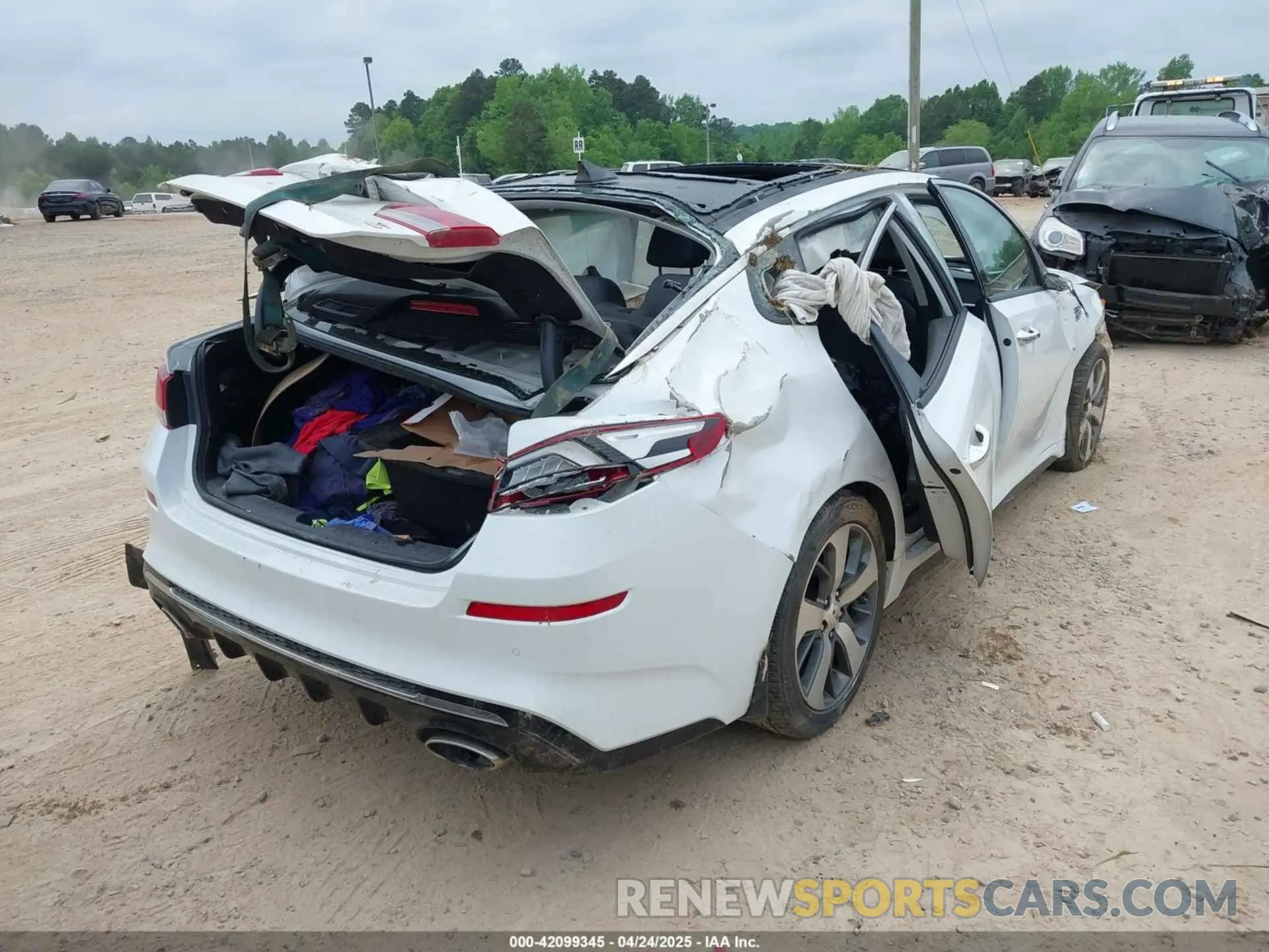 4 fotografías del automóvil dañado 5XXGT4L3XKG366276 KIA OPTIMA 2019