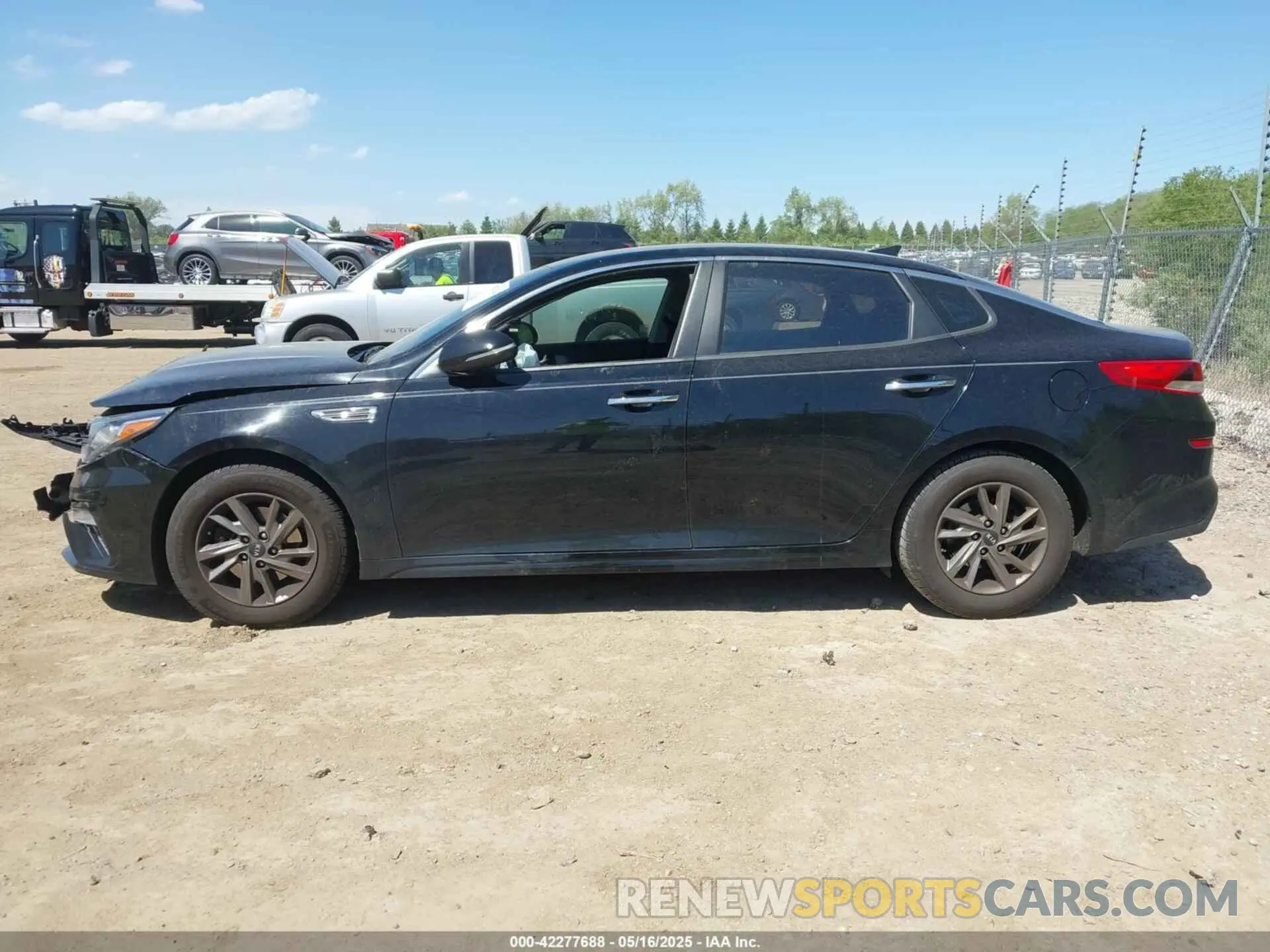13 fotografías del automóvil dañado 5XXGT4L3XKG367735 KIA OPTIMA 2019