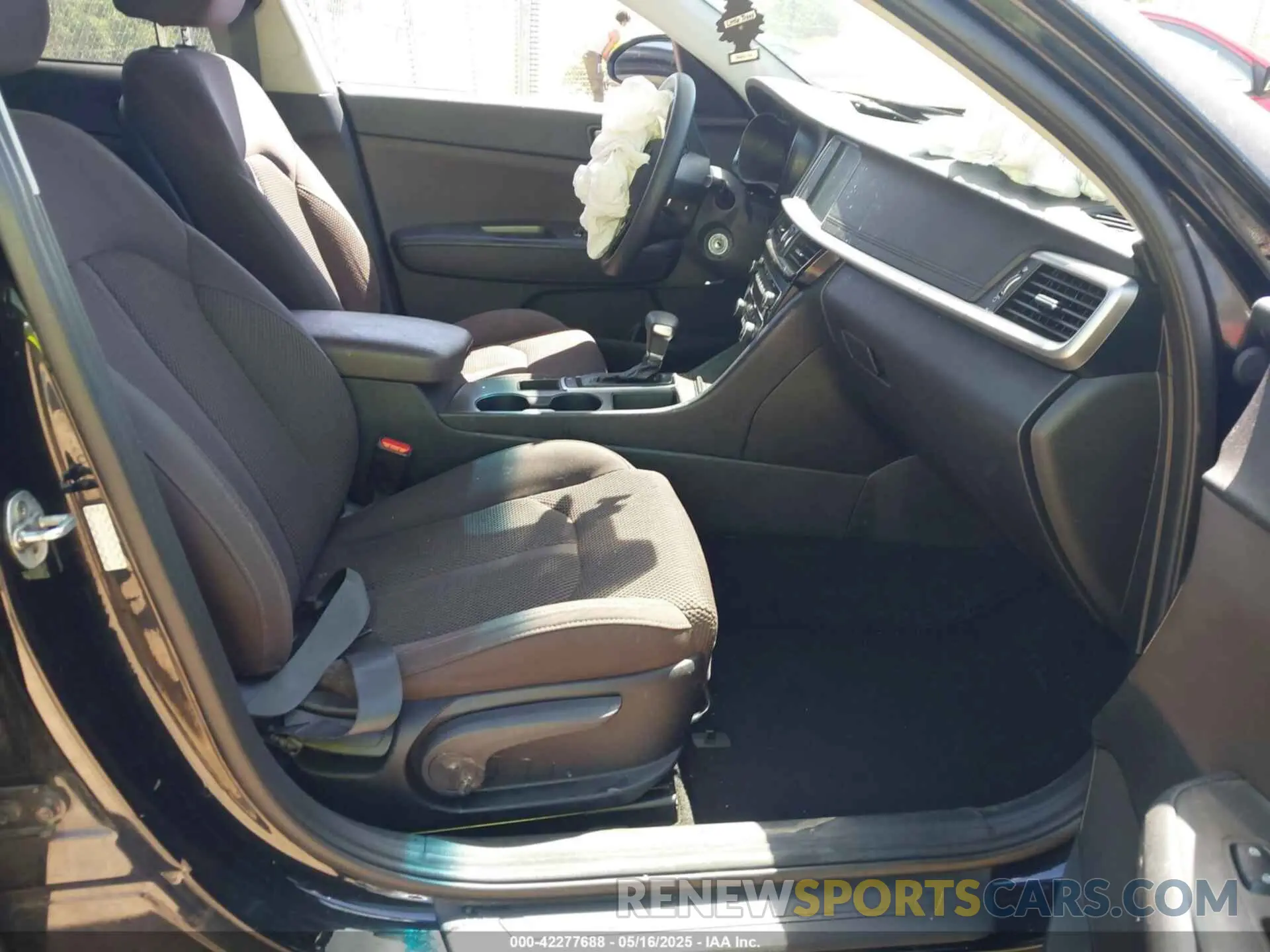 5 fotografías del automóvil dañado 5XXGT4L3XKG367735 KIA OPTIMA 2019