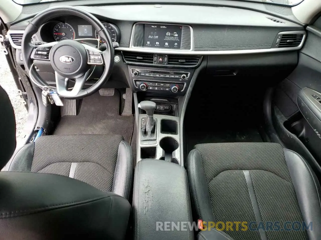 8 fotografías del automóvil dañado 5XXGT4L3XKG379089 KIA OPTIMA 2019