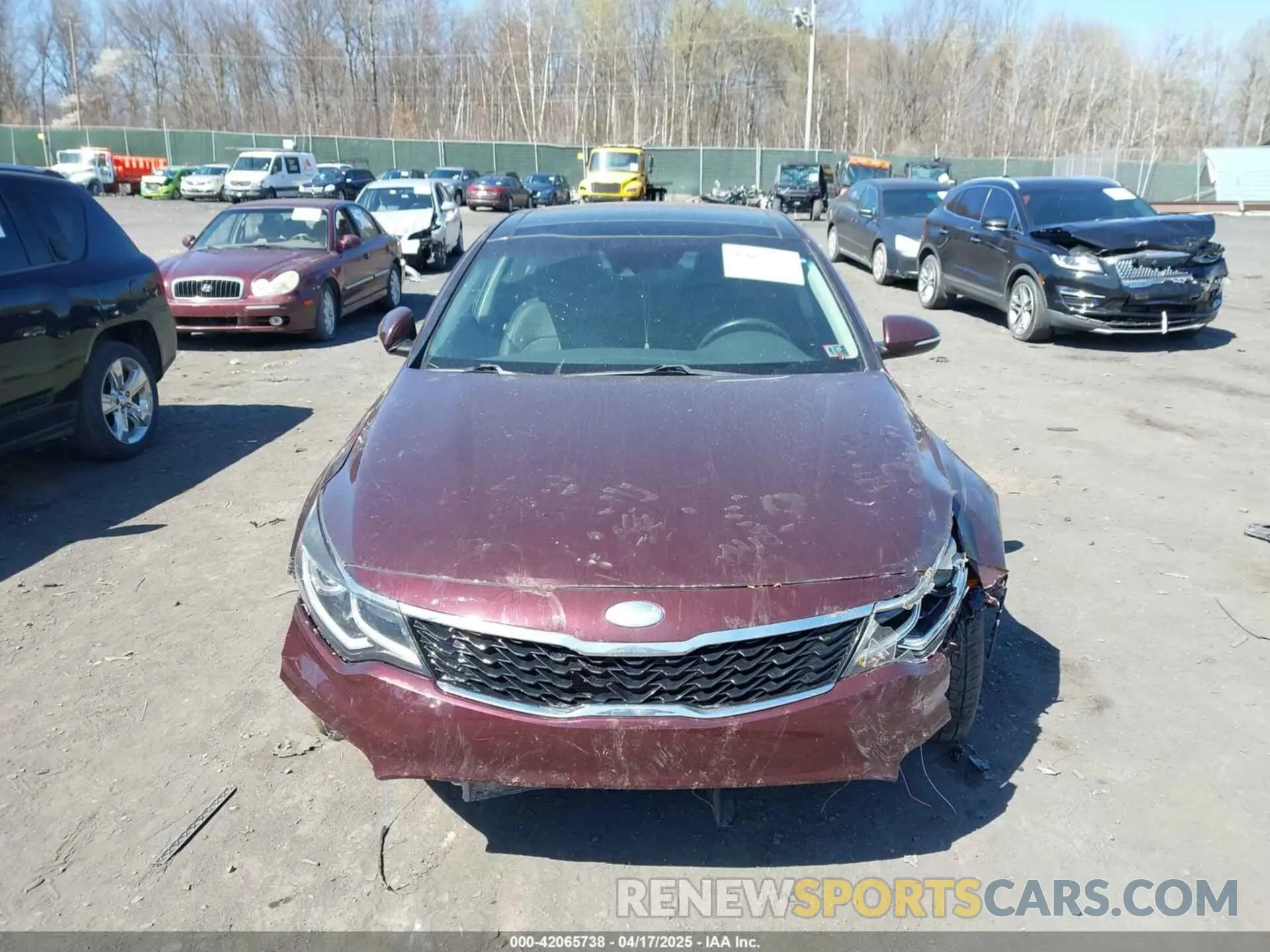 12 fotografías del automóvil dañado 5XXGU4L12KG292041 KIA OPTIMA 2019