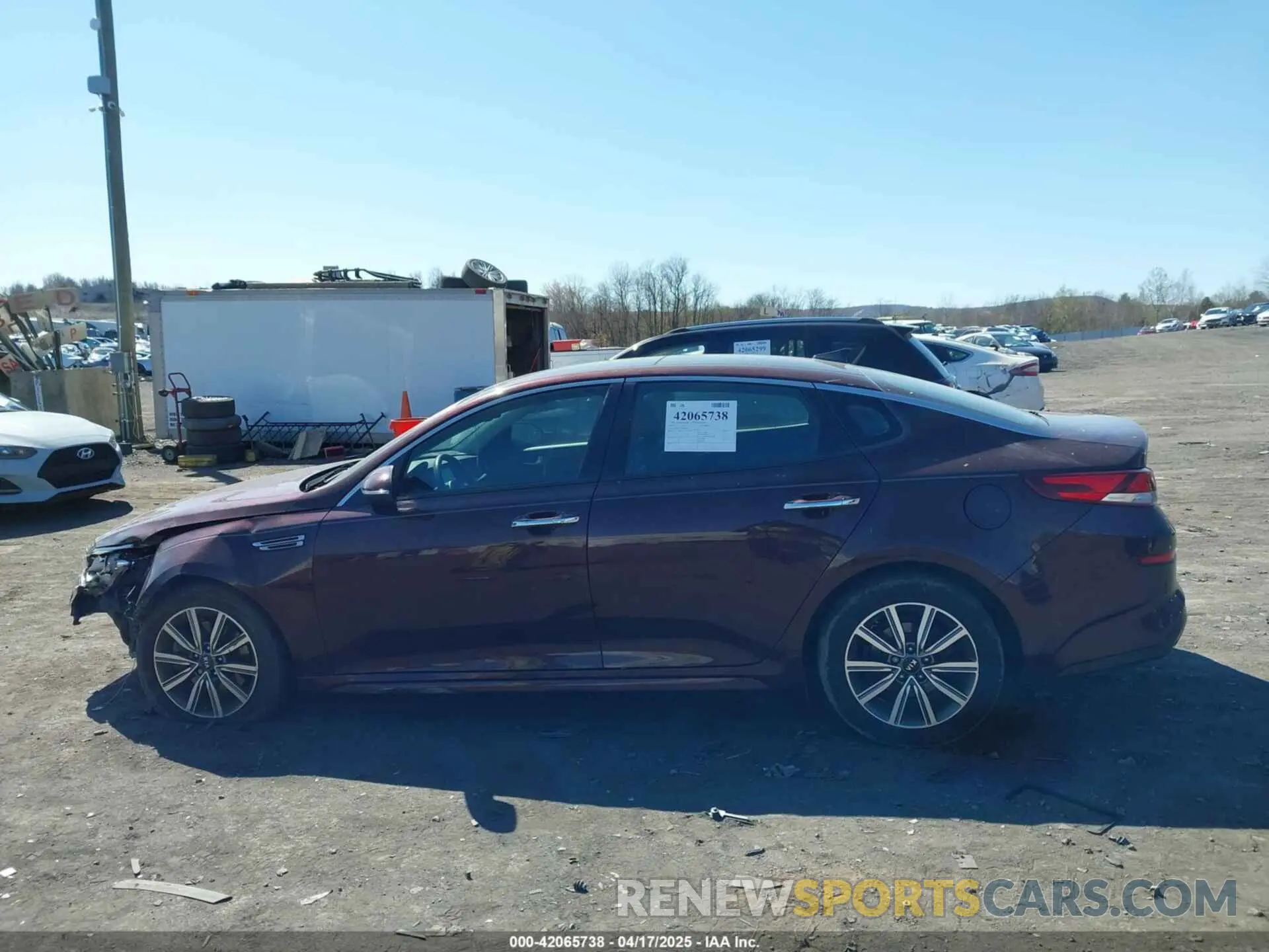 14 fotografías del automóvil dañado 5XXGU4L12KG292041 KIA OPTIMA 2019