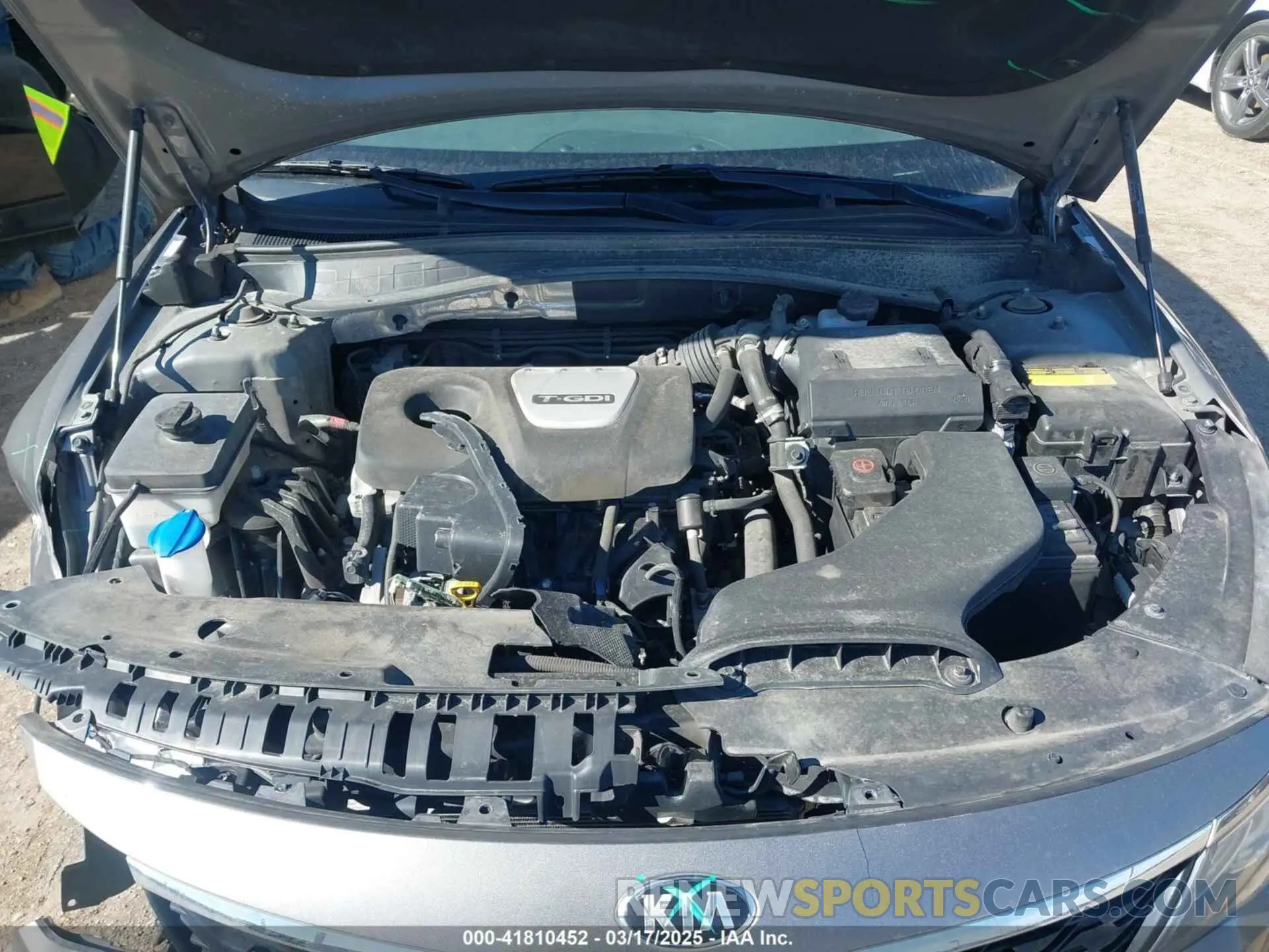 10 fotografías del automóvil dañado 5XXGU4L13KG313771 KIA OPTIMA 2019