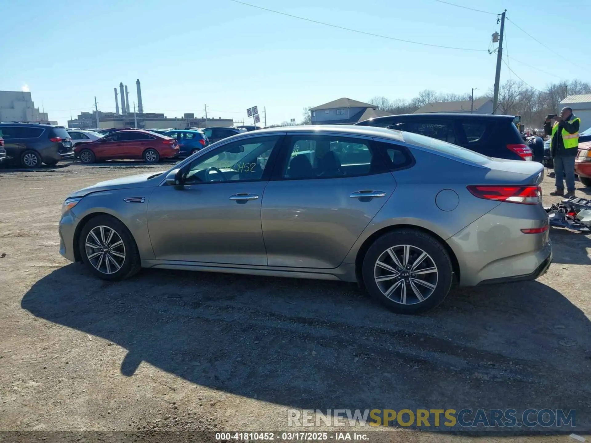 14 fotografías del automóvil dañado 5XXGU4L13KG313771 KIA OPTIMA 2019