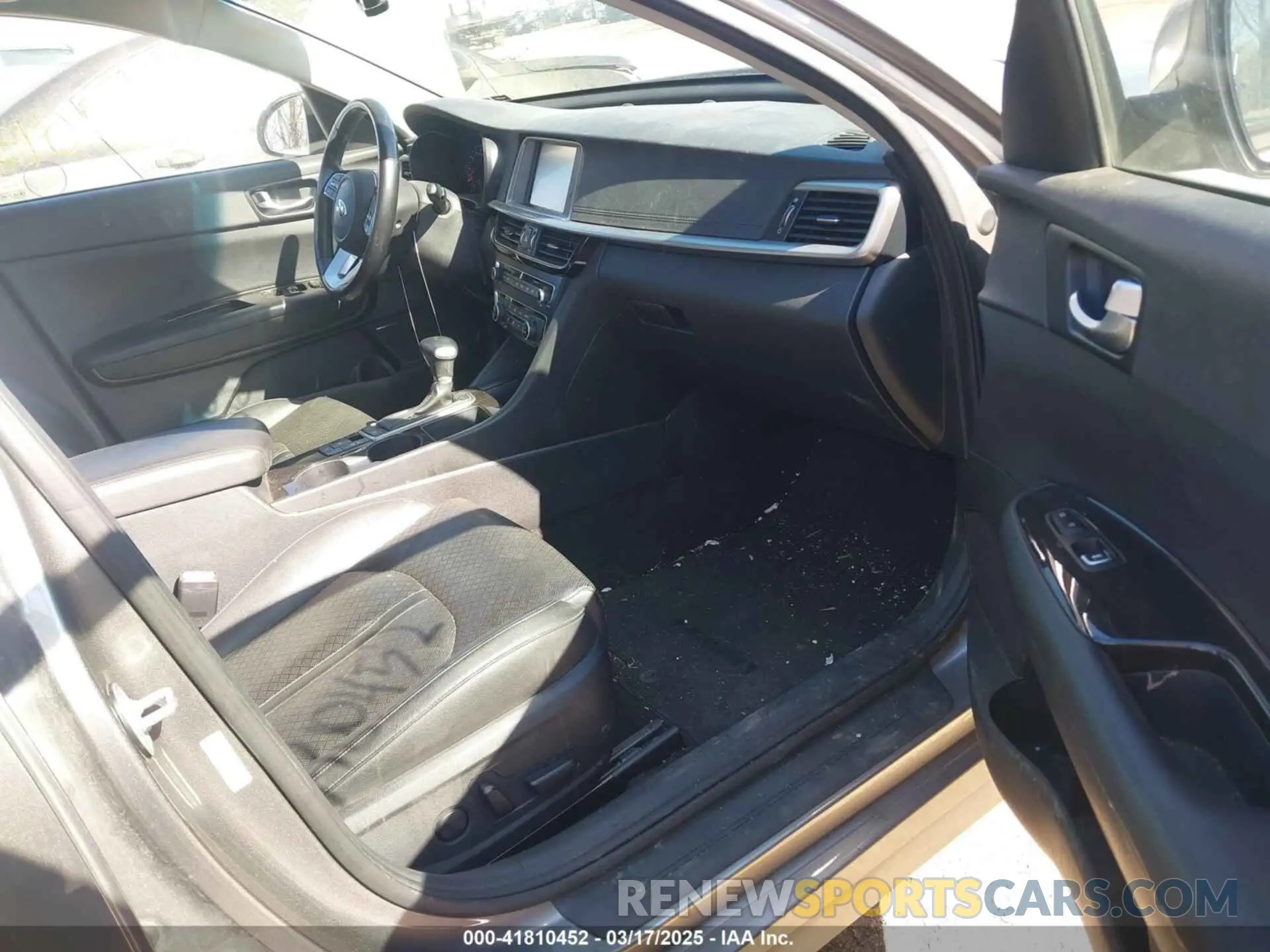 5 fotografías del automóvil dañado 5XXGU4L13KG313771 KIA OPTIMA 2019