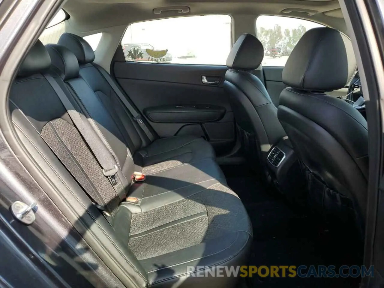 10 fotografías del automóvil dañado 5XXGU4L16KG307172 KIA OPTIMA 2019