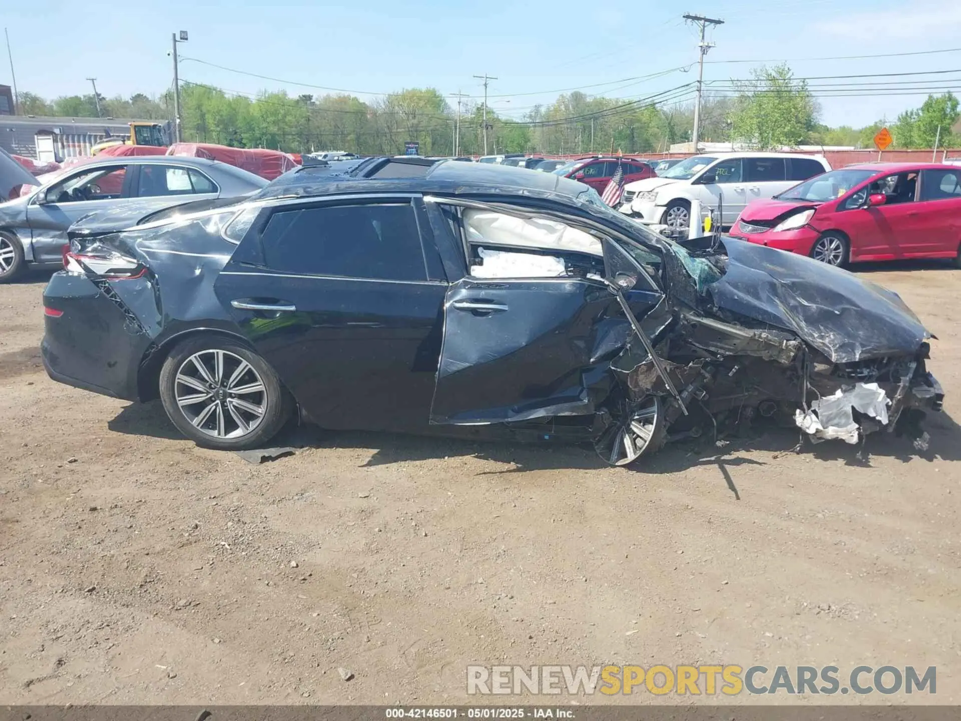 12 fotografías del automóvil dañado 5XXGU4L17KG323378 KIA OPTIMA 2019