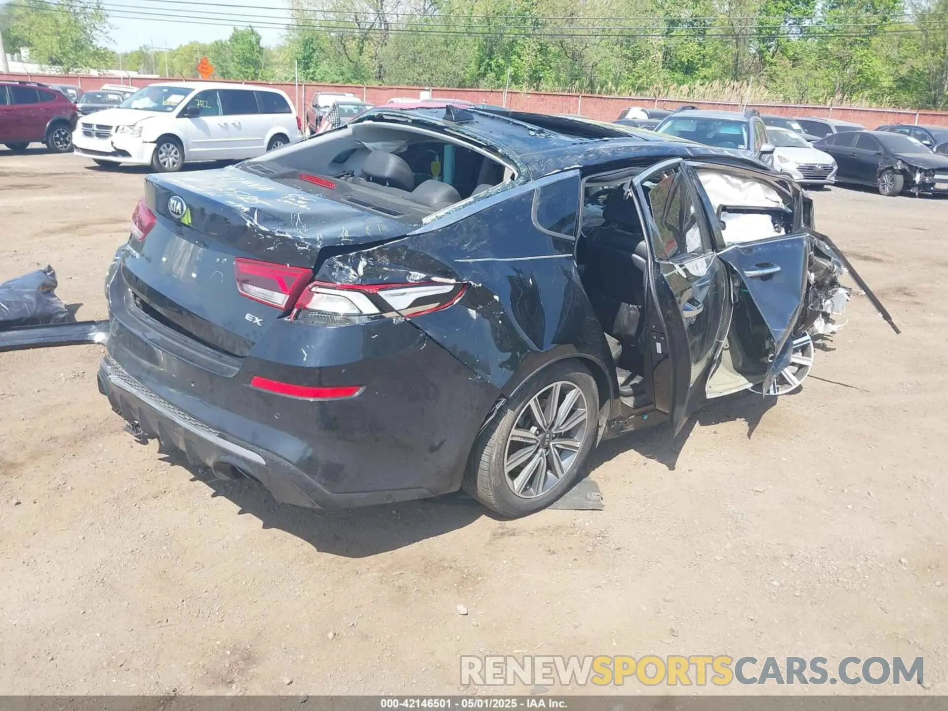4 fotografías del automóvil dañado 5XXGU4L17KG323378 KIA OPTIMA 2019