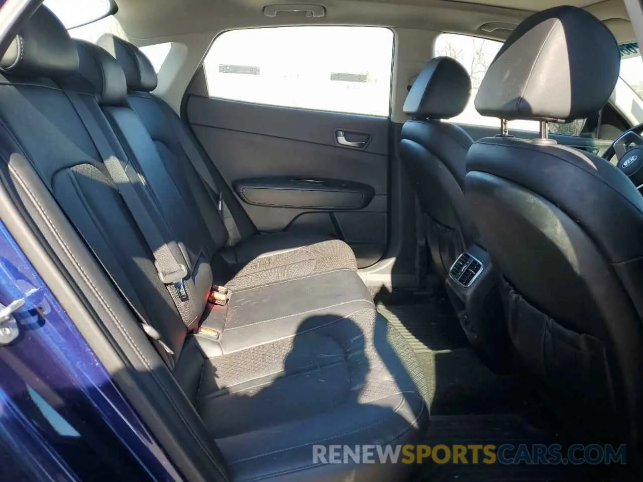 10 fotografías del automóvil dañado 5XXGU4L18KG314740 KIA OPTIMA 2019