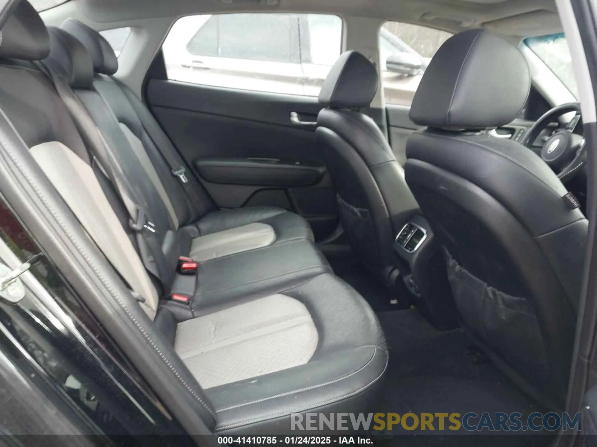 8 fotografías del automóvil dañado 5XXGU4L19KG303570 KIA OPTIMA 2019